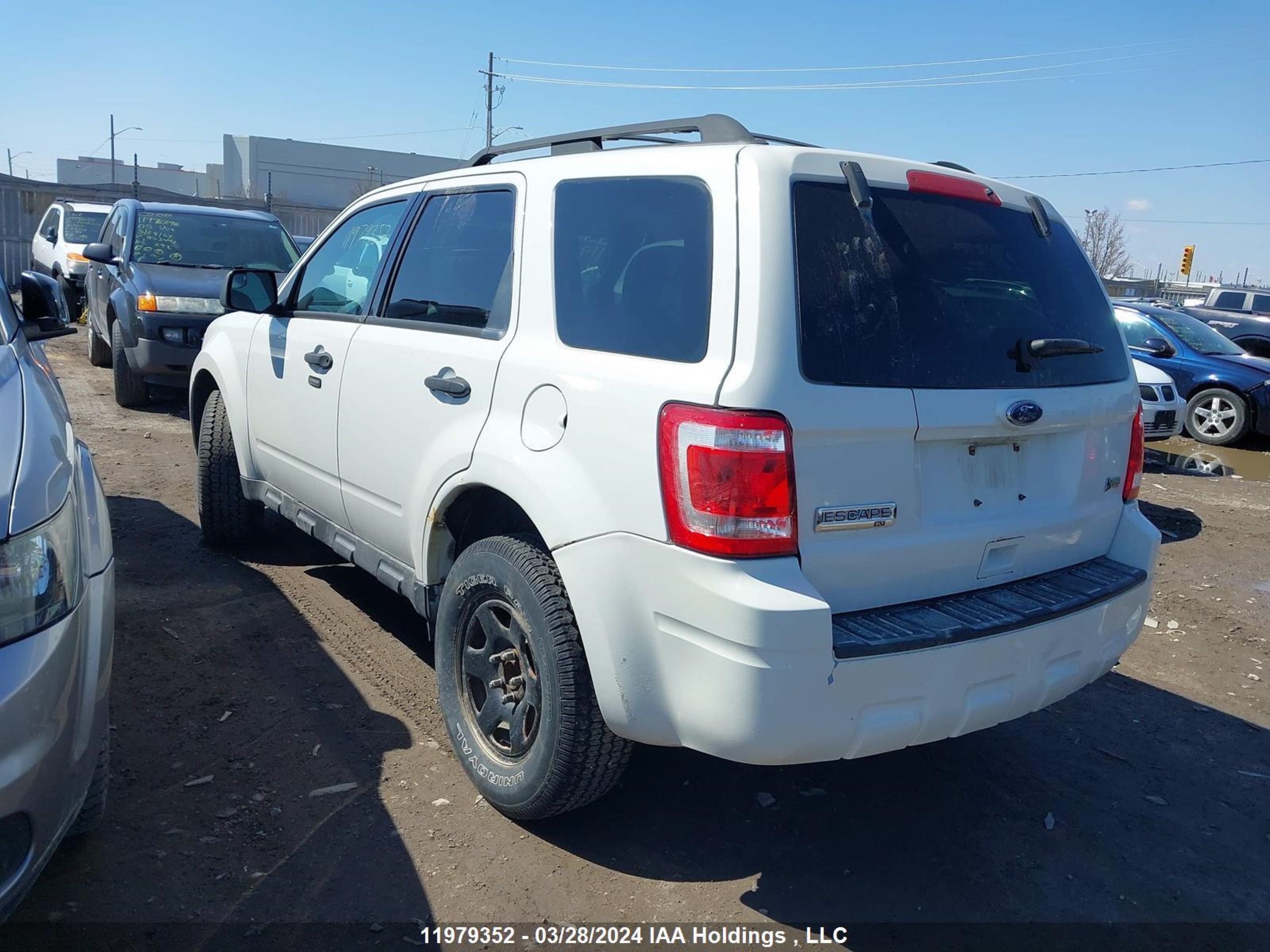 Photo 2 VIN: 1FMCU0DG7BKA15672 - FORD ESCAPE 