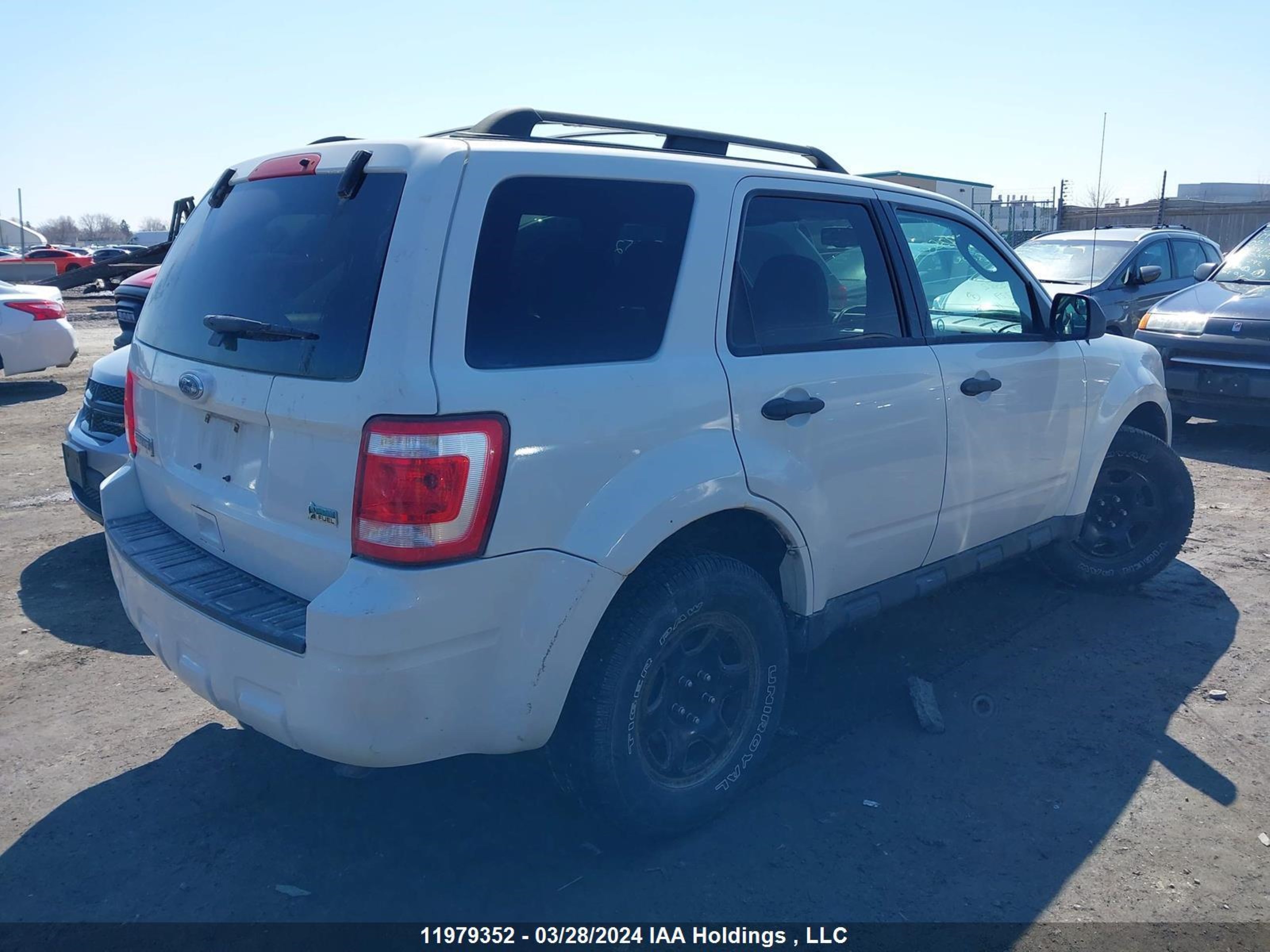 Photo 3 VIN: 1FMCU0DG7BKA15672 - FORD ESCAPE 