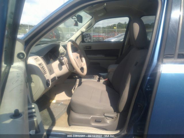 Photo 4 VIN: 1FMCU0DG8AKA09457 - FORD ESCAPE 