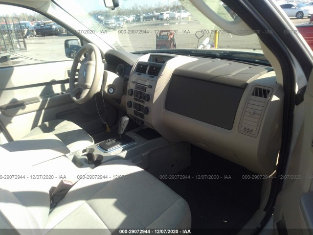 Photo 4 VIN: 1FMCU0DG8AKC99909 - FORD ESCAPE 