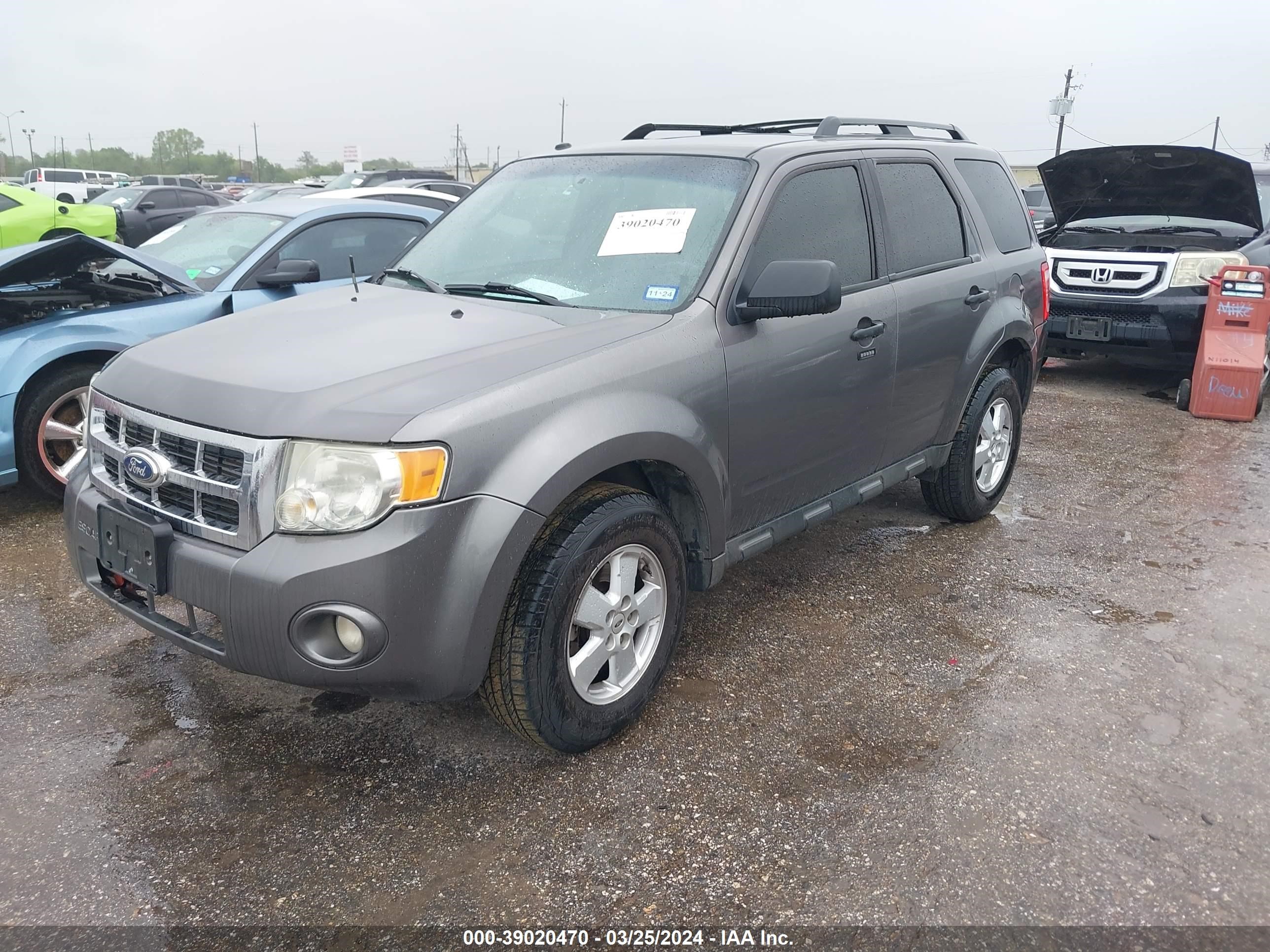 Photo 1 VIN: 1FMCU0DG8BKA81051 - FORD ESCAPE 