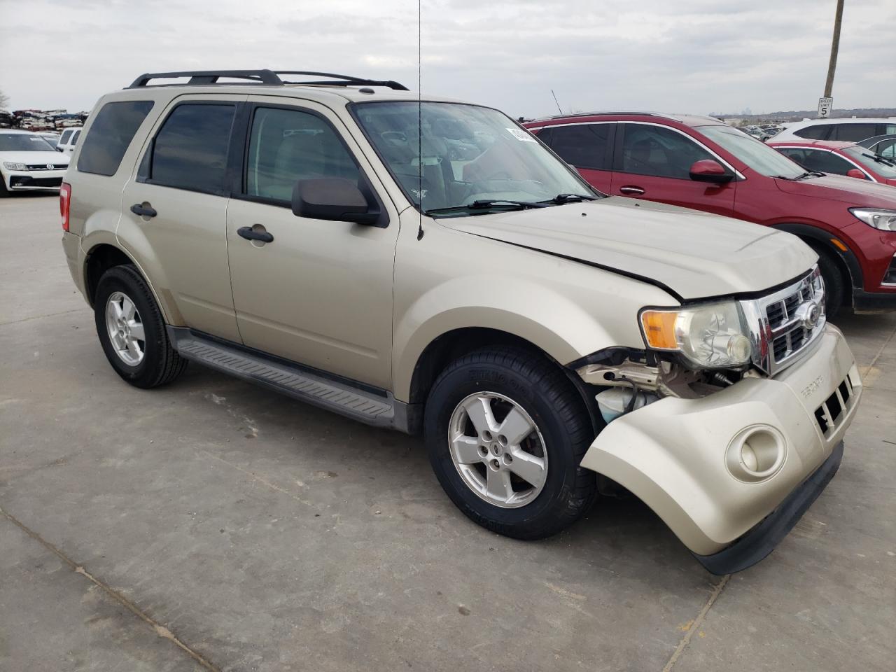 Photo 3 VIN: 1FMCU0DG9AKC07710 - FORD ESCAPE 