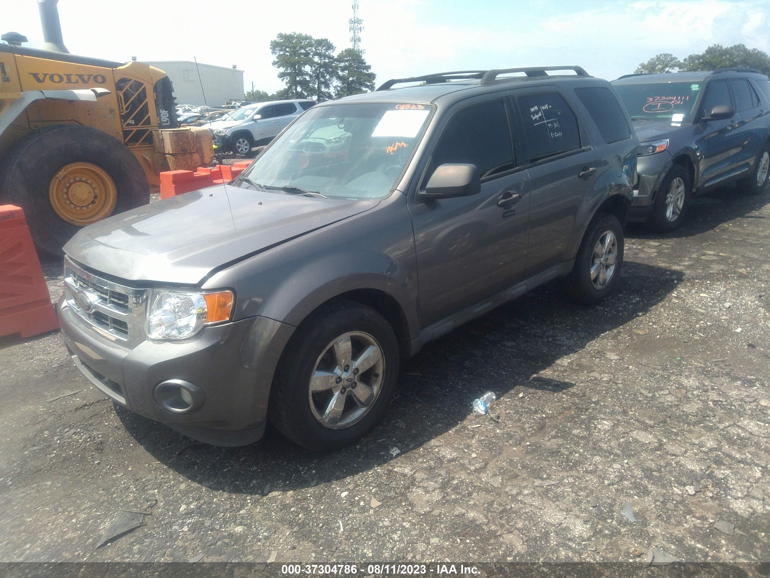 Photo 1 VIN: 1FMCU0DG9BKA04768 - FORD ESCAPE 