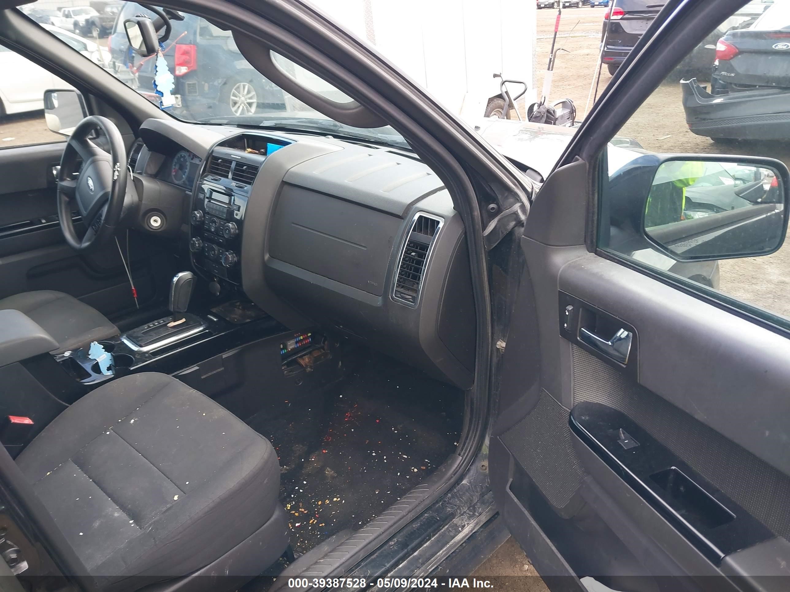 Photo 3 VIN: 1FMCU0DG9BKB05048 - FORD ESCAPE 