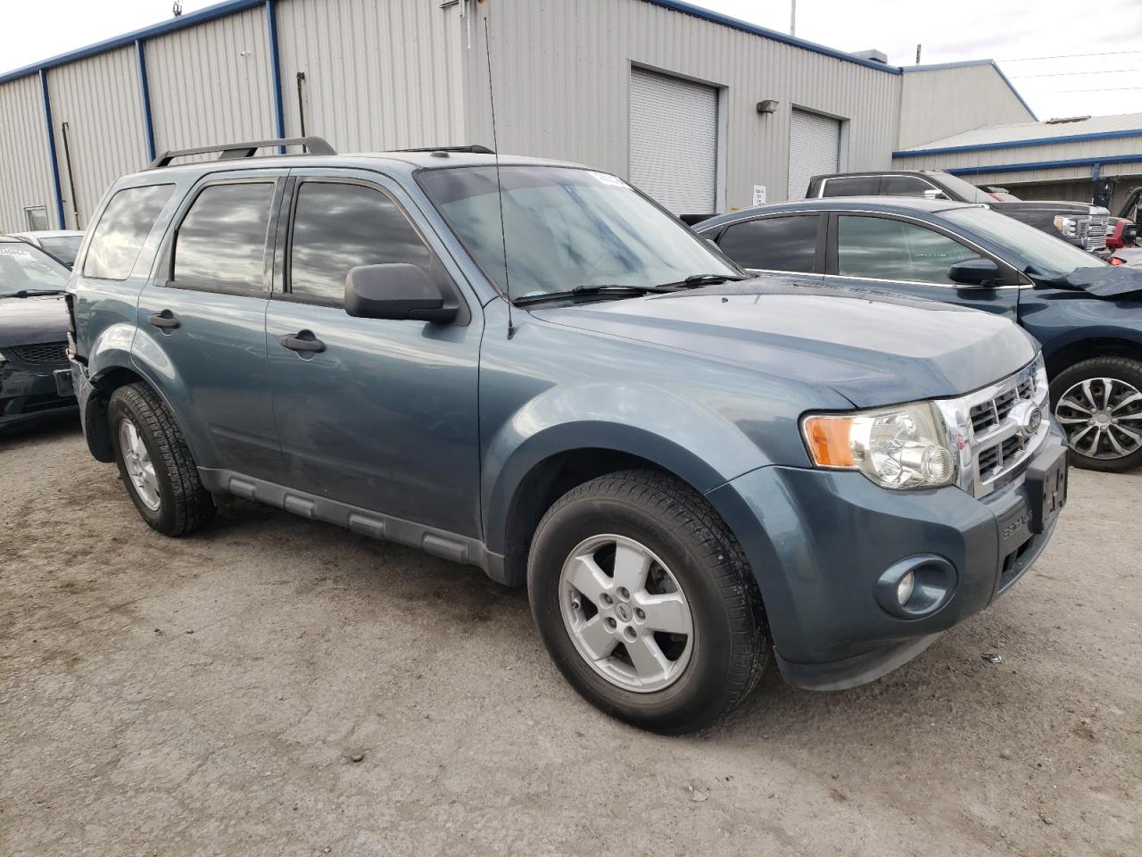 Photo 3 VIN: 1FMCU0DGXAKD16208 - FORD ESCAPE 