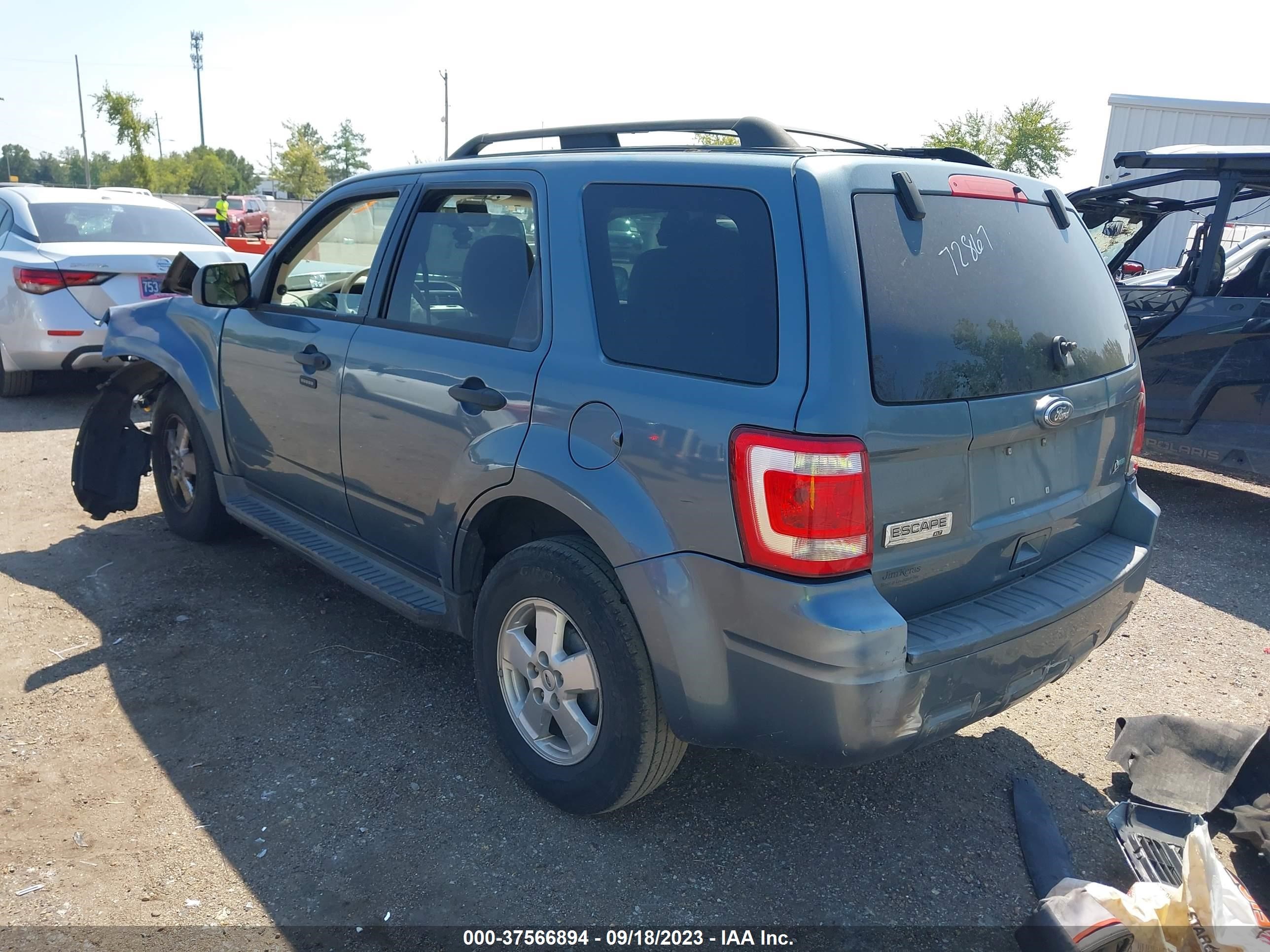 Photo 2 VIN: 1FMCU0DGXBKA20946 - FORD ESCAPE 