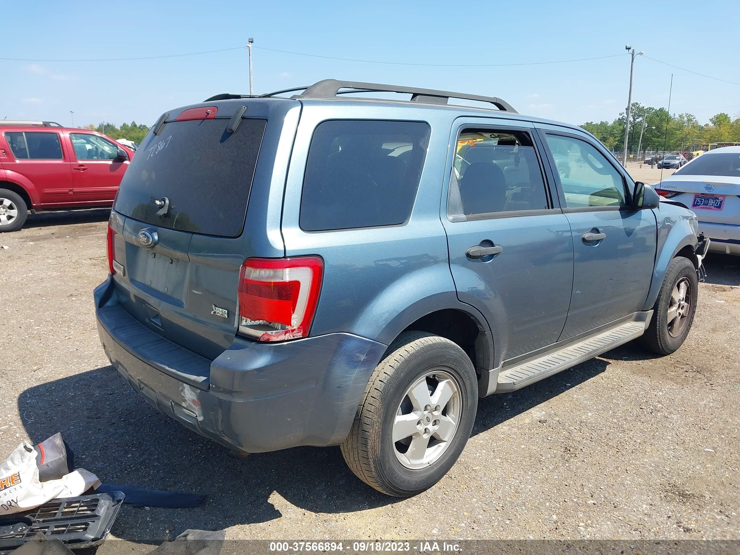 Photo 3 VIN: 1FMCU0DGXBKA20946 - FORD ESCAPE 