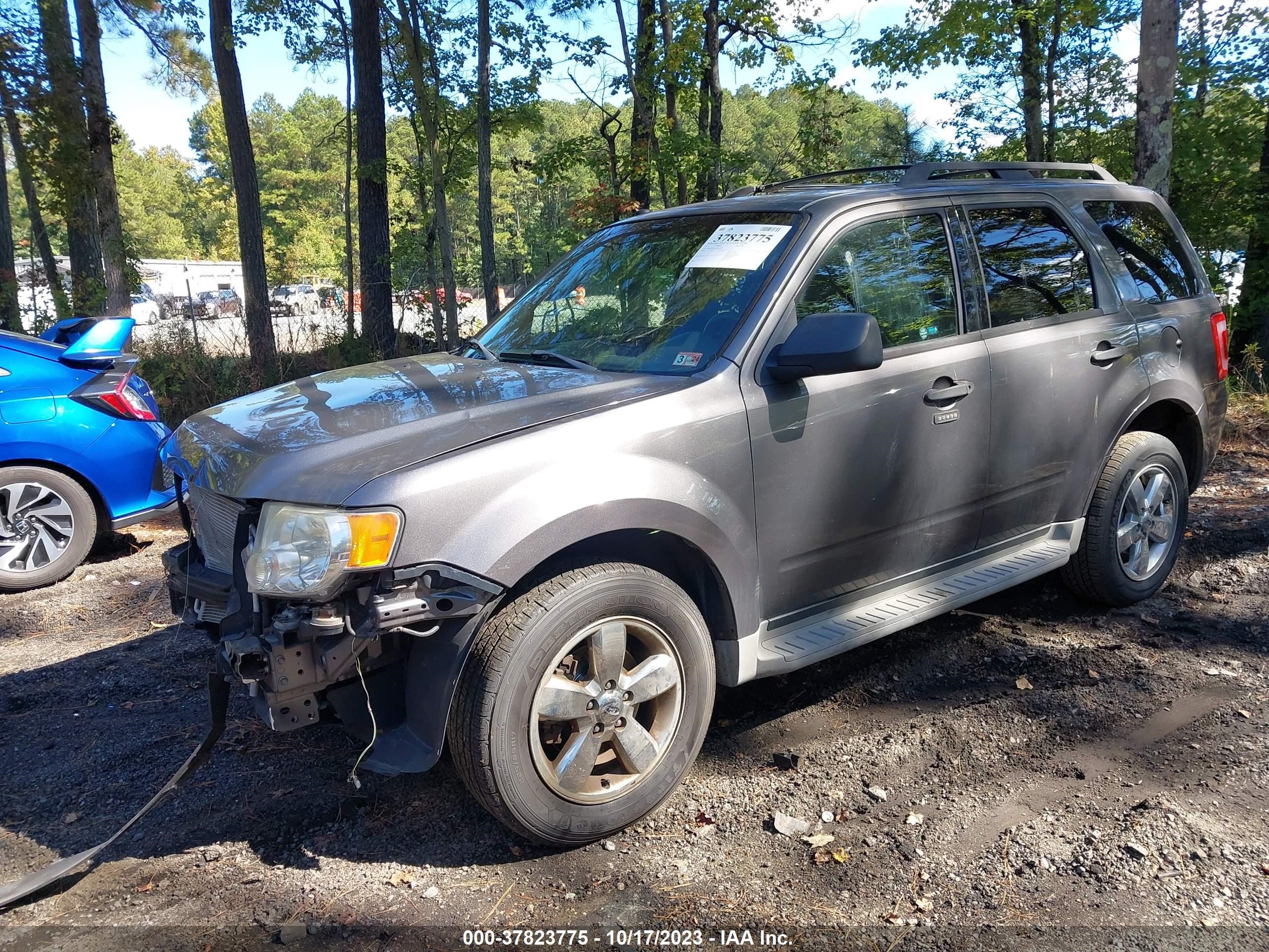 Photo 1 VIN: 1FMCU0DGXBKA72609 - FORD ESCAPE 