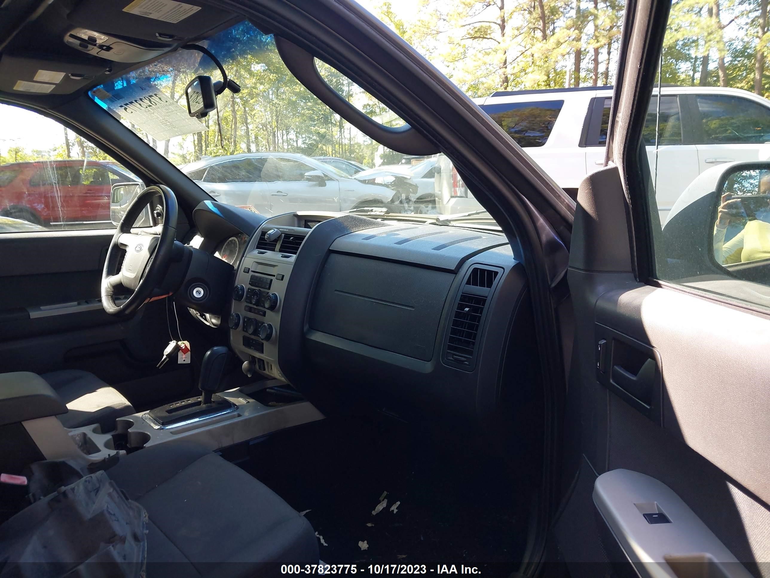 Photo 4 VIN: 1FMCU0DGXBKA72609 - FORD ESCAPE 