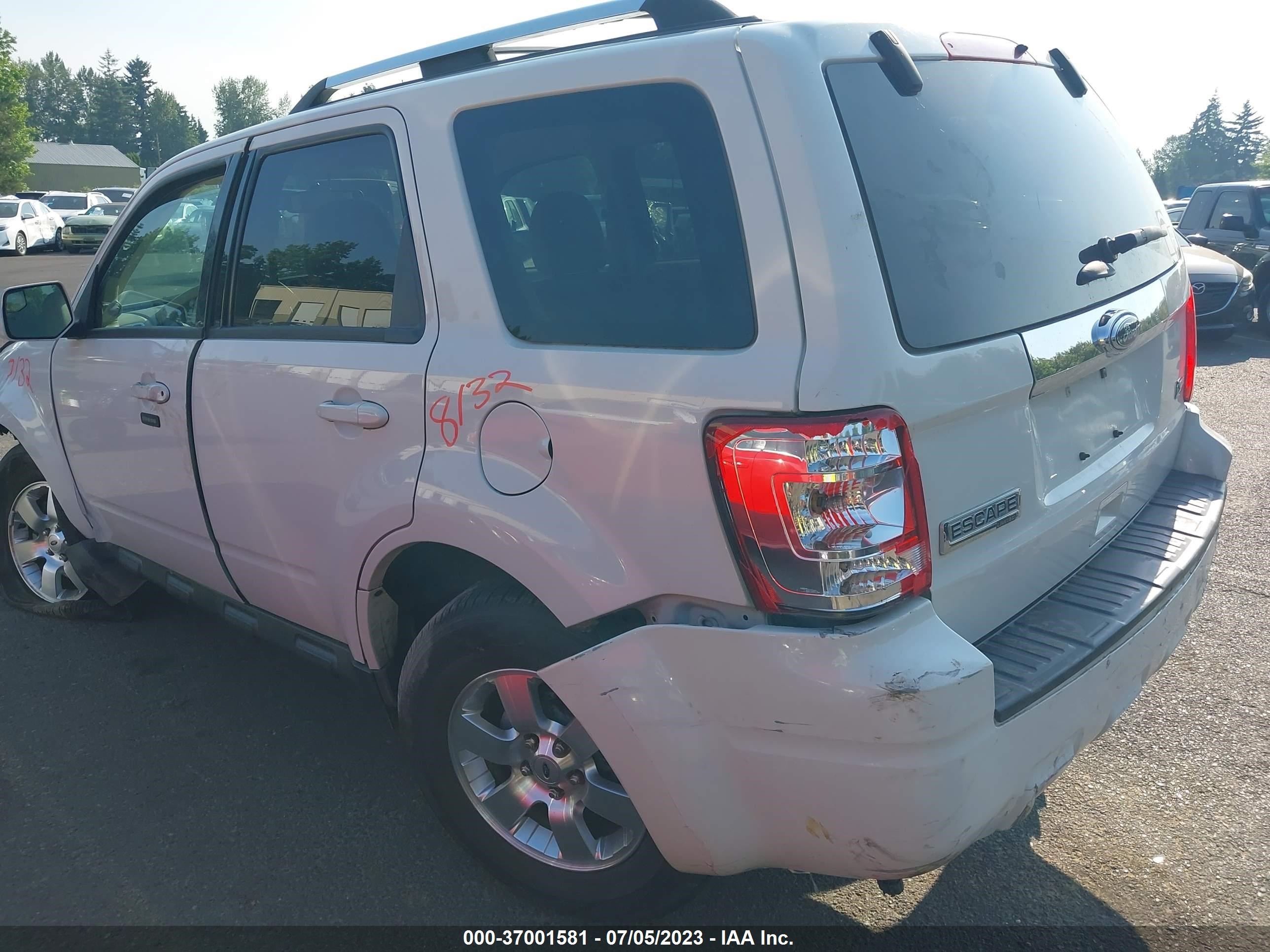 Photo 2 VIN: 1FMCU0EG8CKA15812 - FORD ESCAPE 