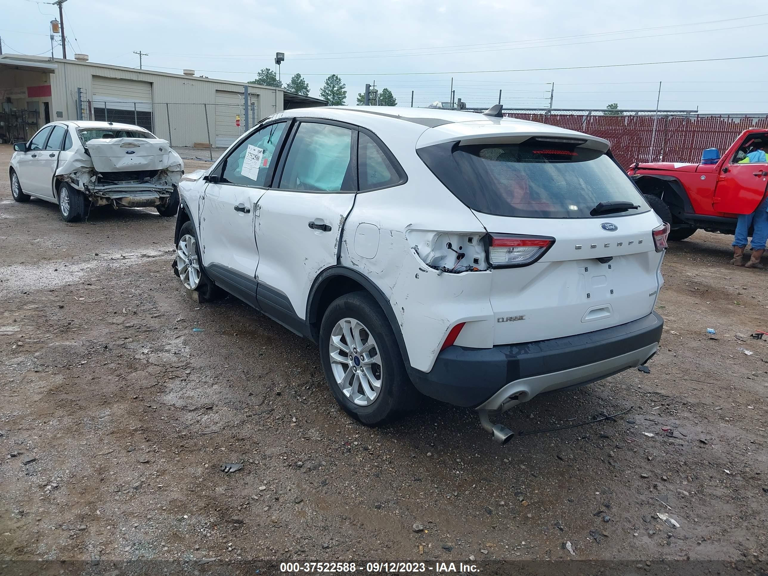 Photo 2 VIN: 1FMCU0F61LUB66615 - FORD ESCAPE 