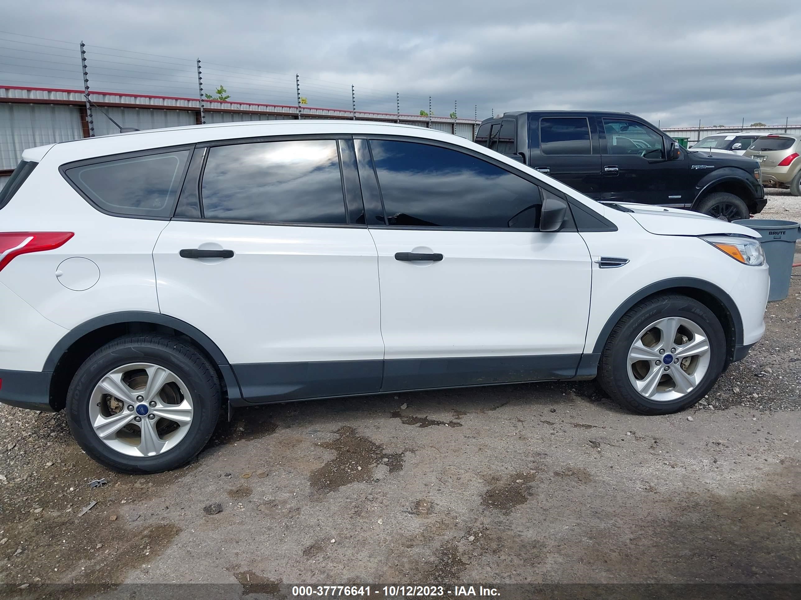 Photo 12 VIN: 1FMCU0F70FUB61404 - FORD ESCAPE 