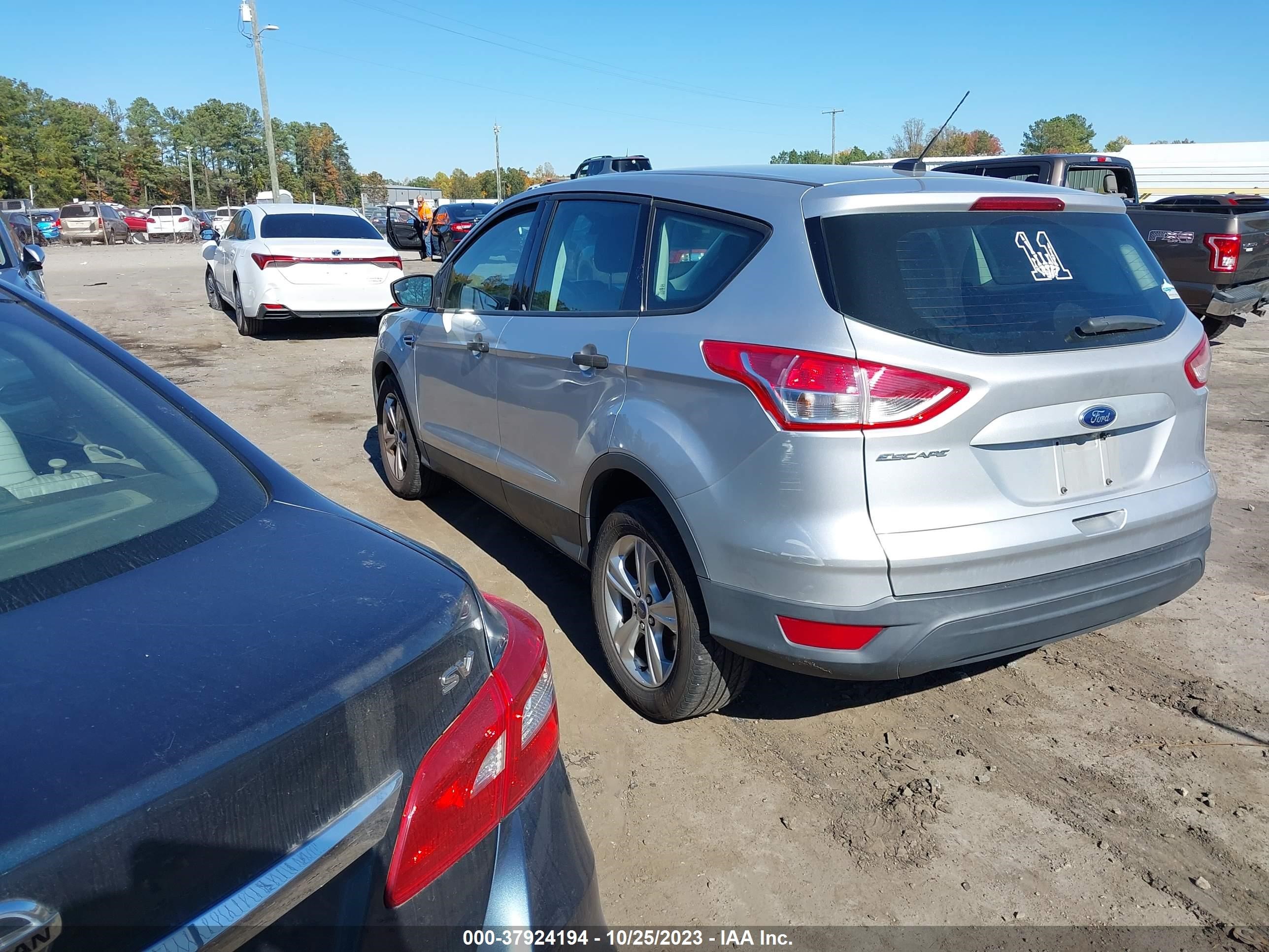 Photo 2 VIN: 1FMCU0F71EUE35062 - FORD ESCAPE 