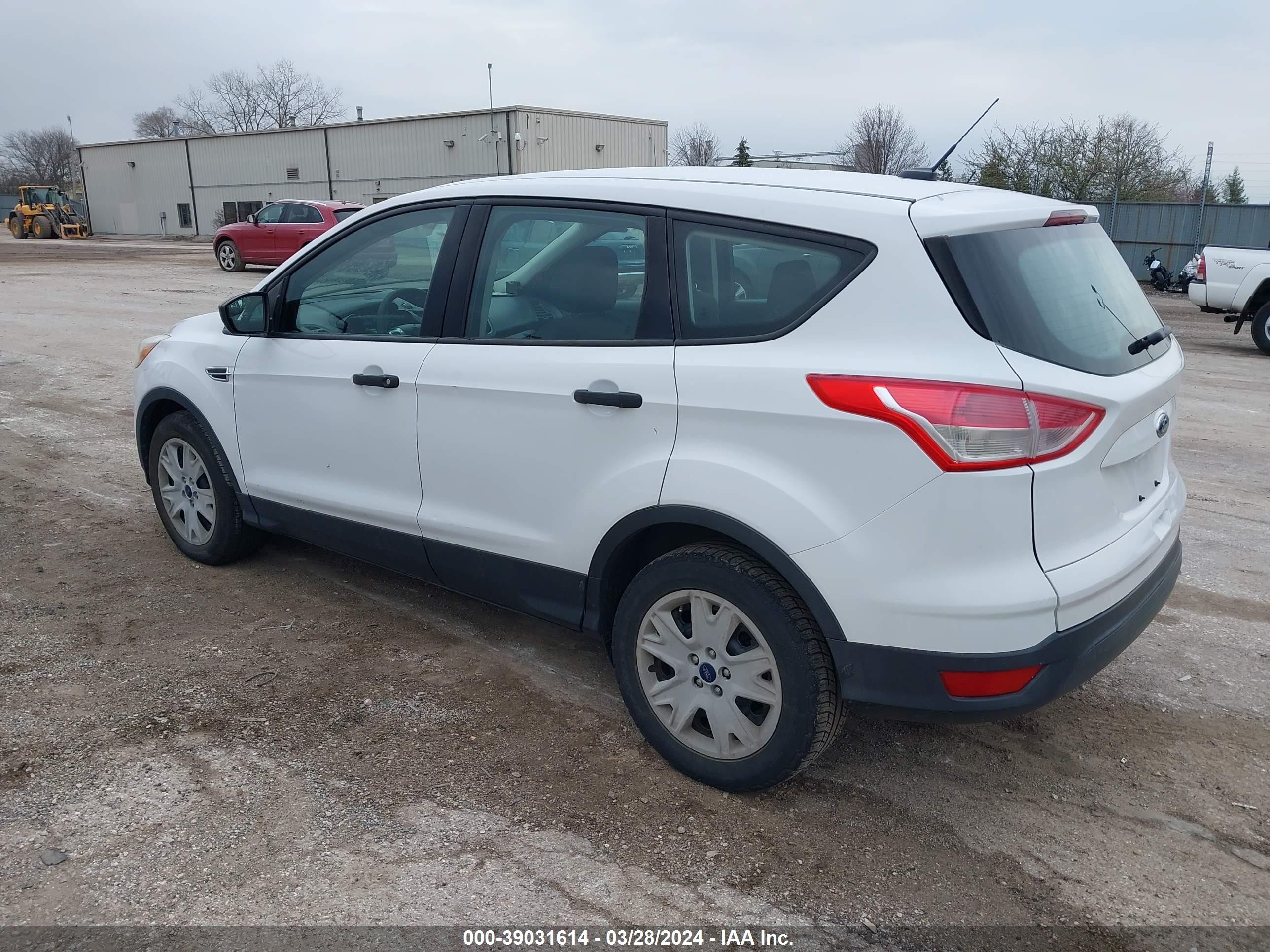 Photo 2 VIN: 1FMCU0F71GUB00953 - FORD ESCAPE 