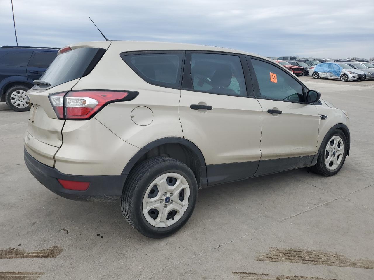 Photo 2 VIN: 1FMCU0F71HUC38395 - FORD ESCAPE 