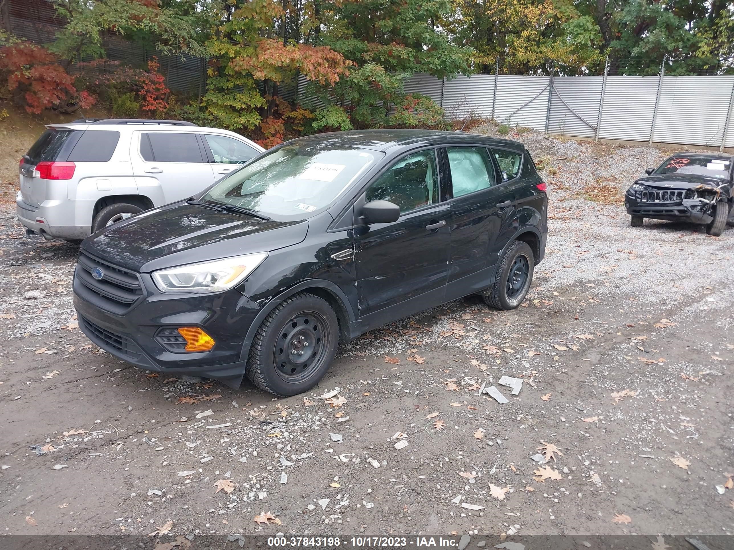 Photo 1 VIN: 1FMCU0F71HUC93865 - FORD ESCAPE 