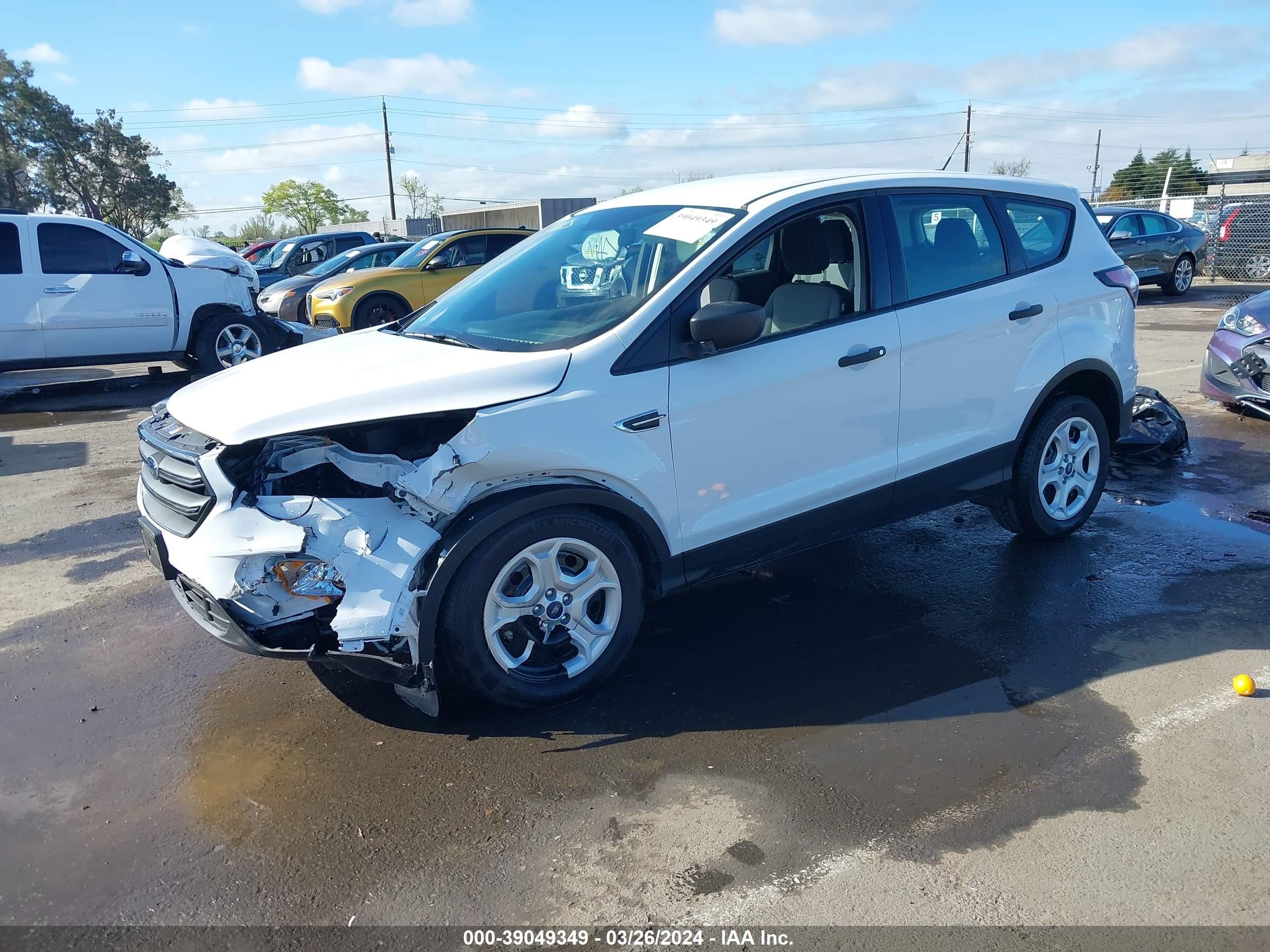 Photo 1 VIN: 1FMCU0F71JUB74283 - FORD ESCAPE 