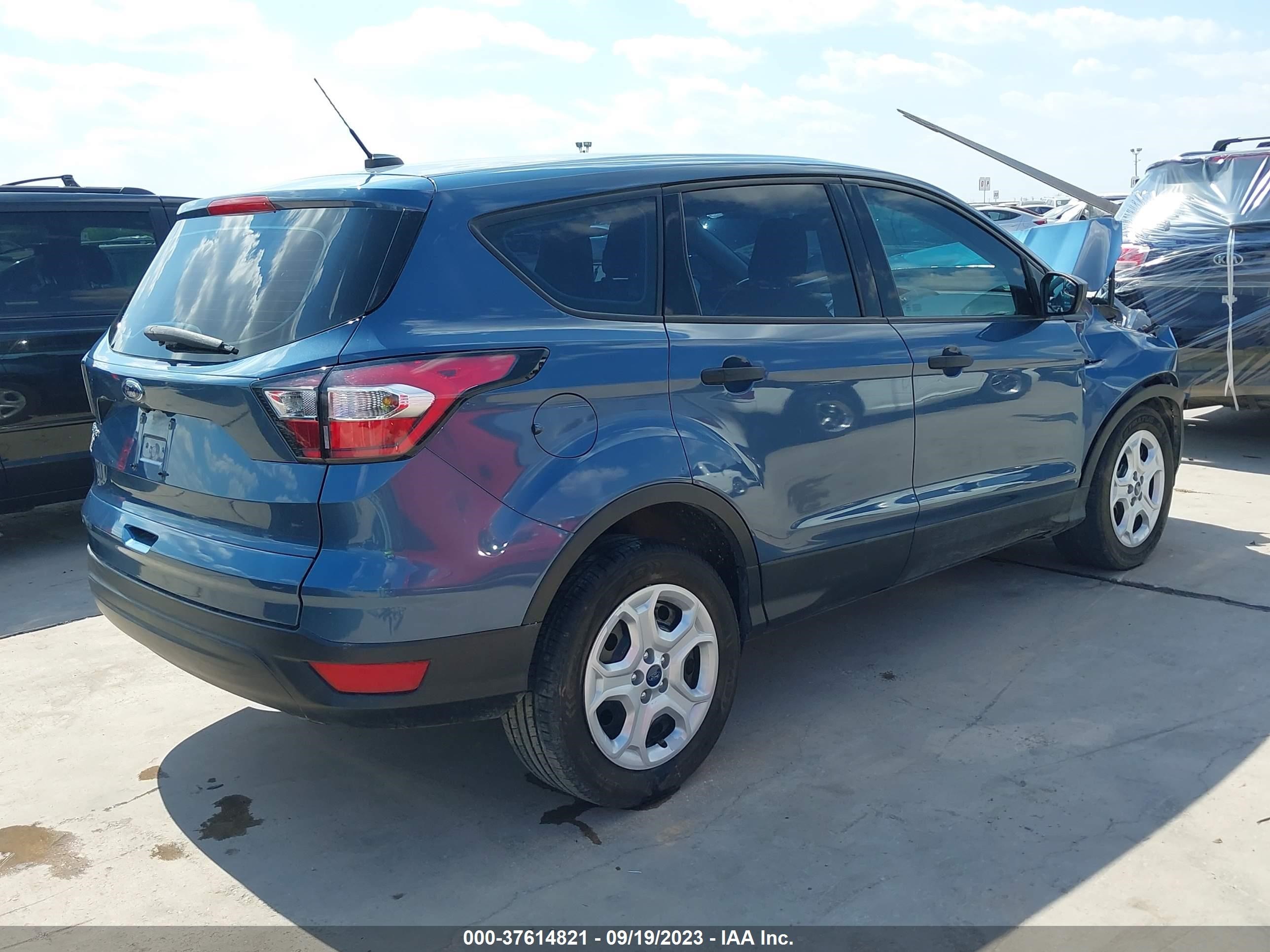 Photo 3 VIN: 1FMCU0F72JUA36283 - FORD ESCAPE 