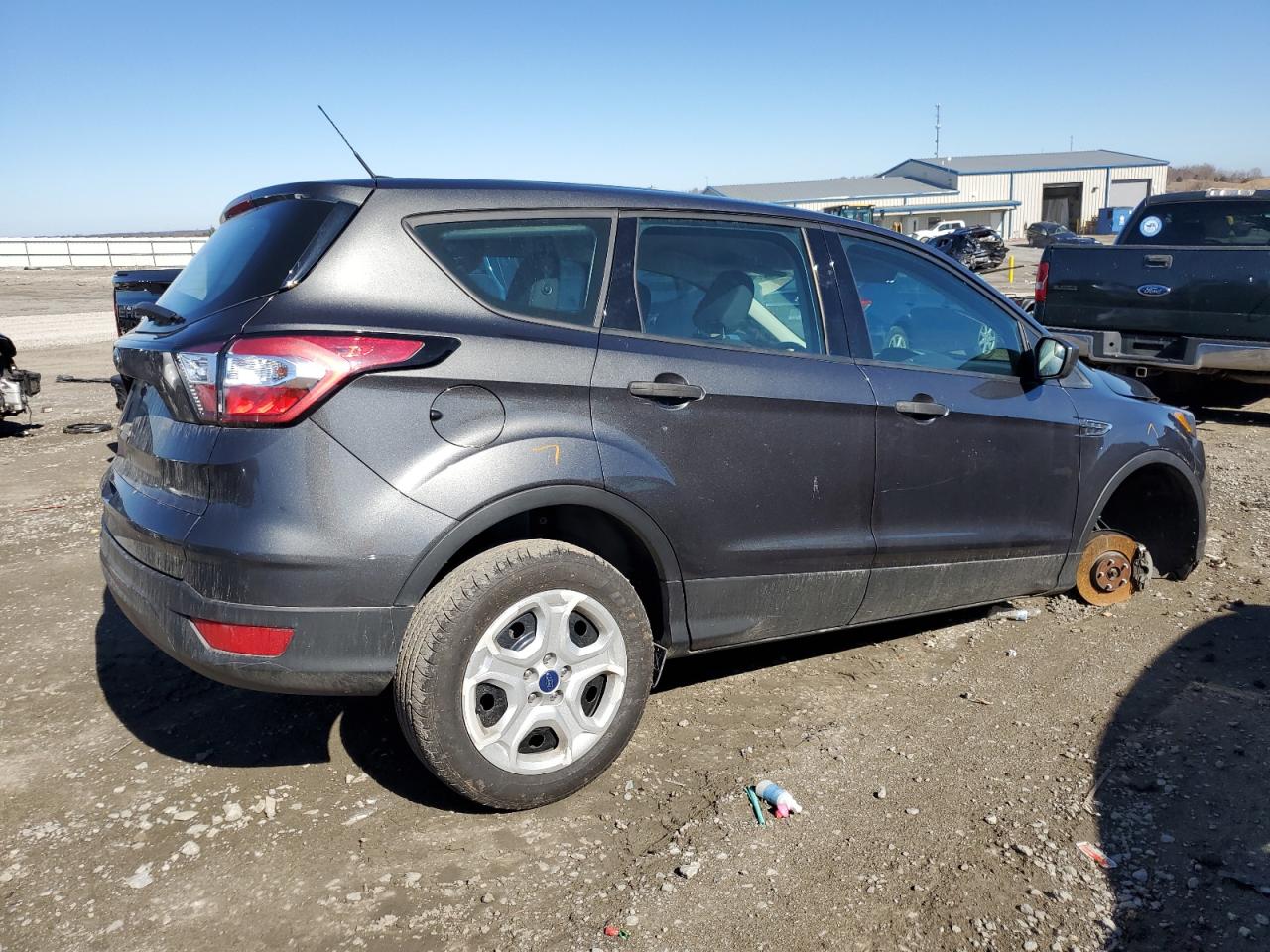 Photo 2 VIN: 1FMCU0F72JUC68639 - FORD ESCAPE 