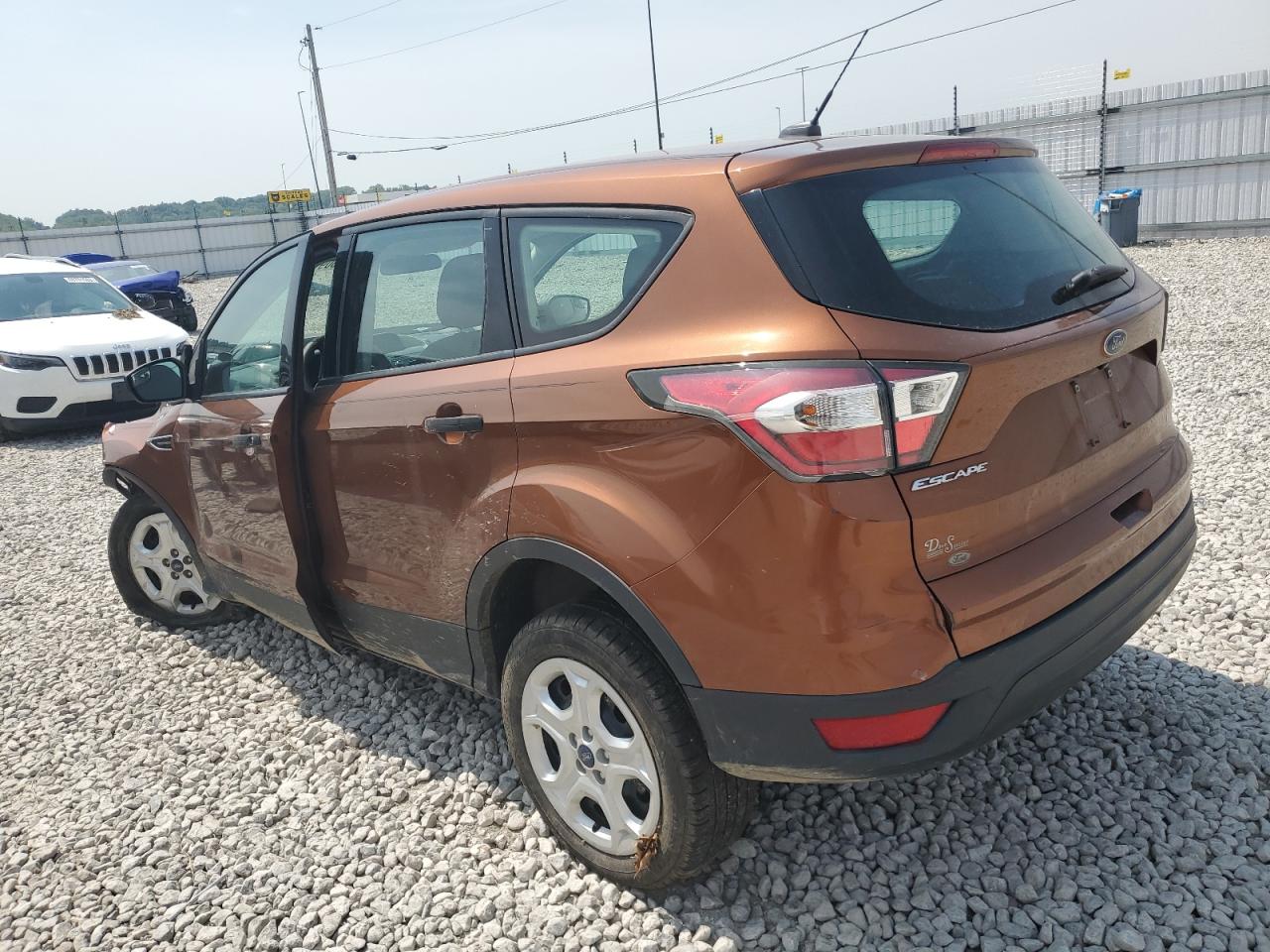 Photo 1 VIN: 1FMCU0F74HUA50146 - FORD ESCAPE 