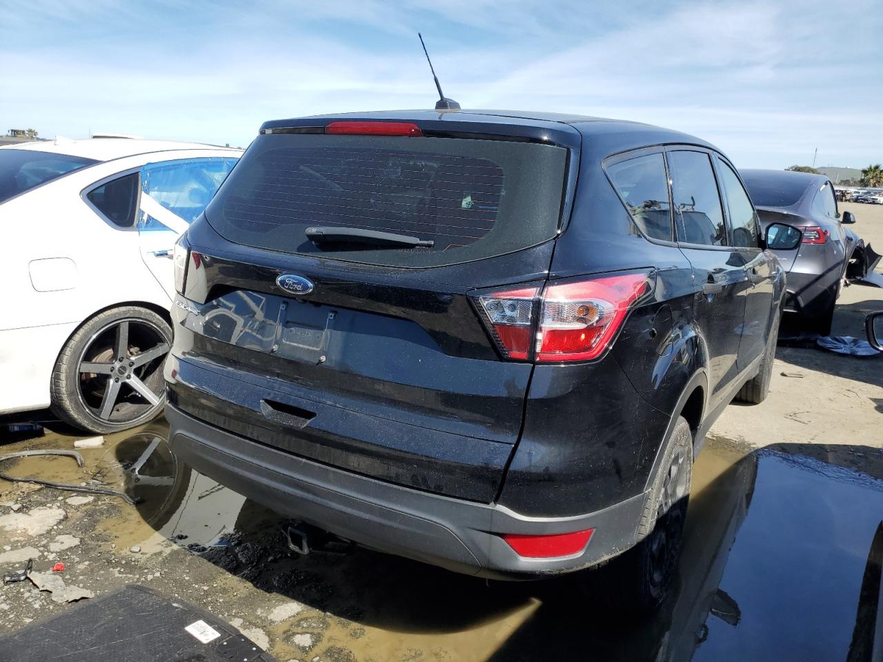 Photo 2 VIN: 1FMCU0F75JUA57256 - FORD ESCAPE 