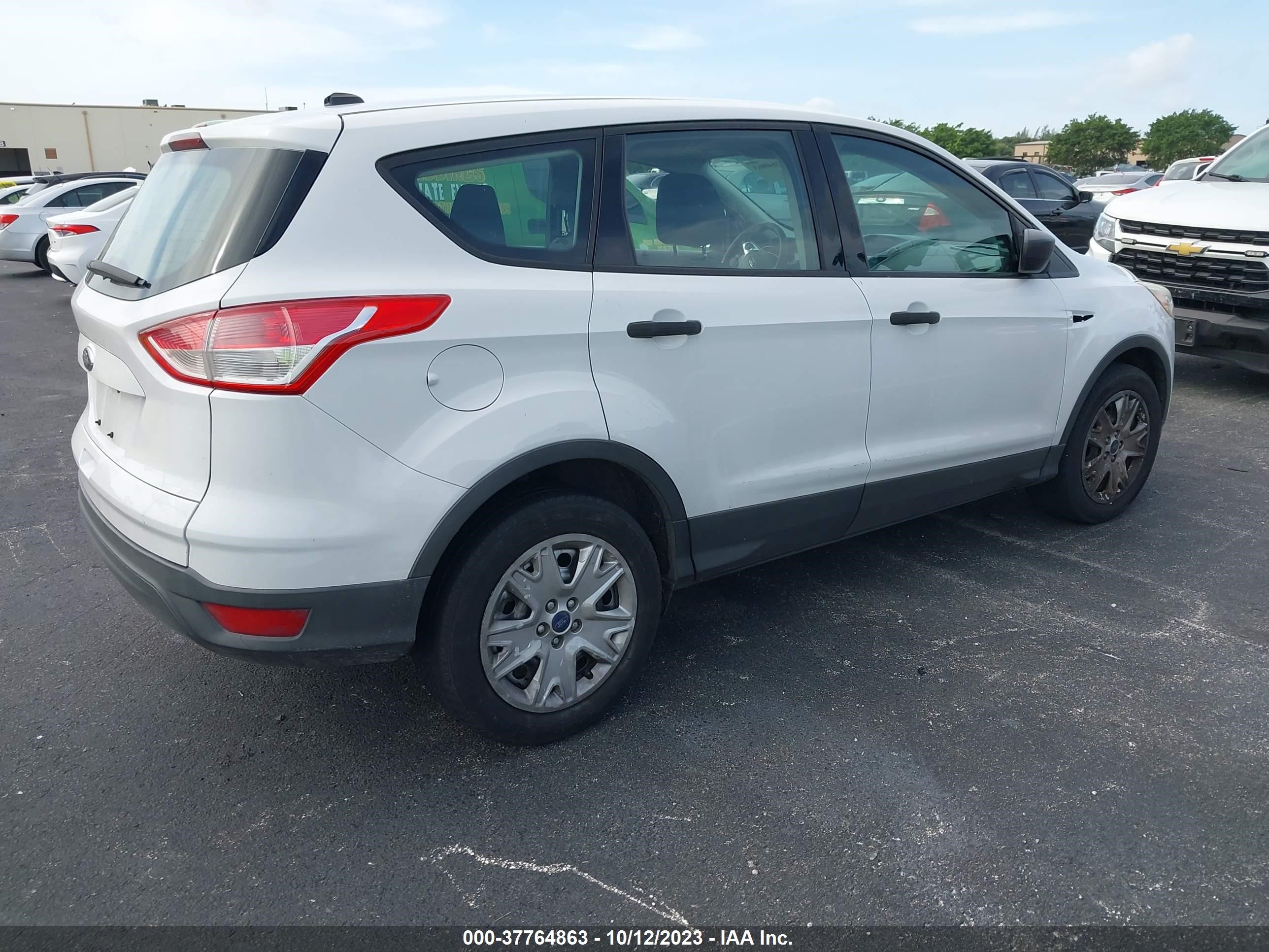 Photo 3 VIN: 1FMCU0F76DUA90948 - FORD ESCAPE 