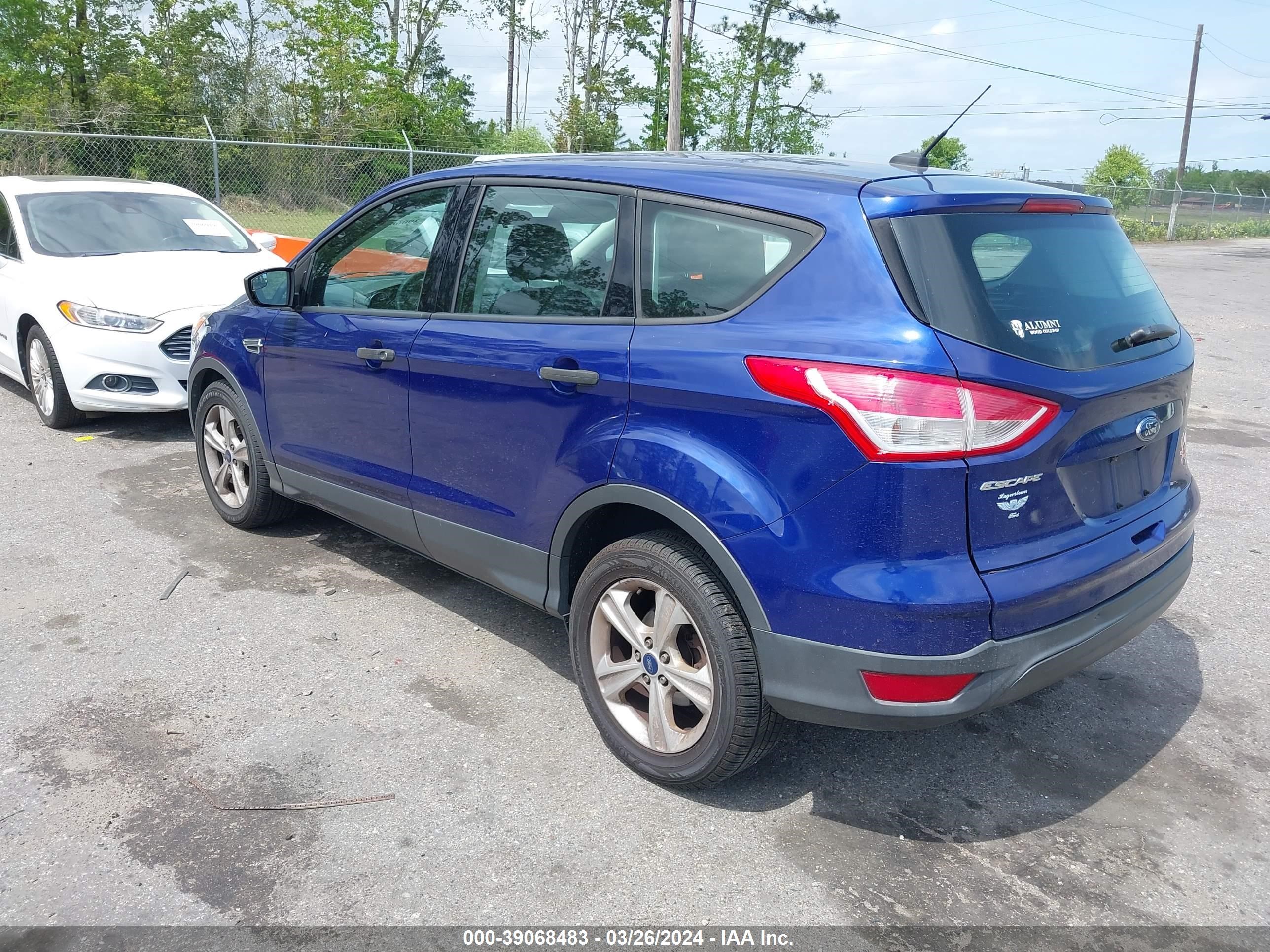 Photo 2 VIN: 1FMCU0F77FUB11129 - FORD ESCAPE 