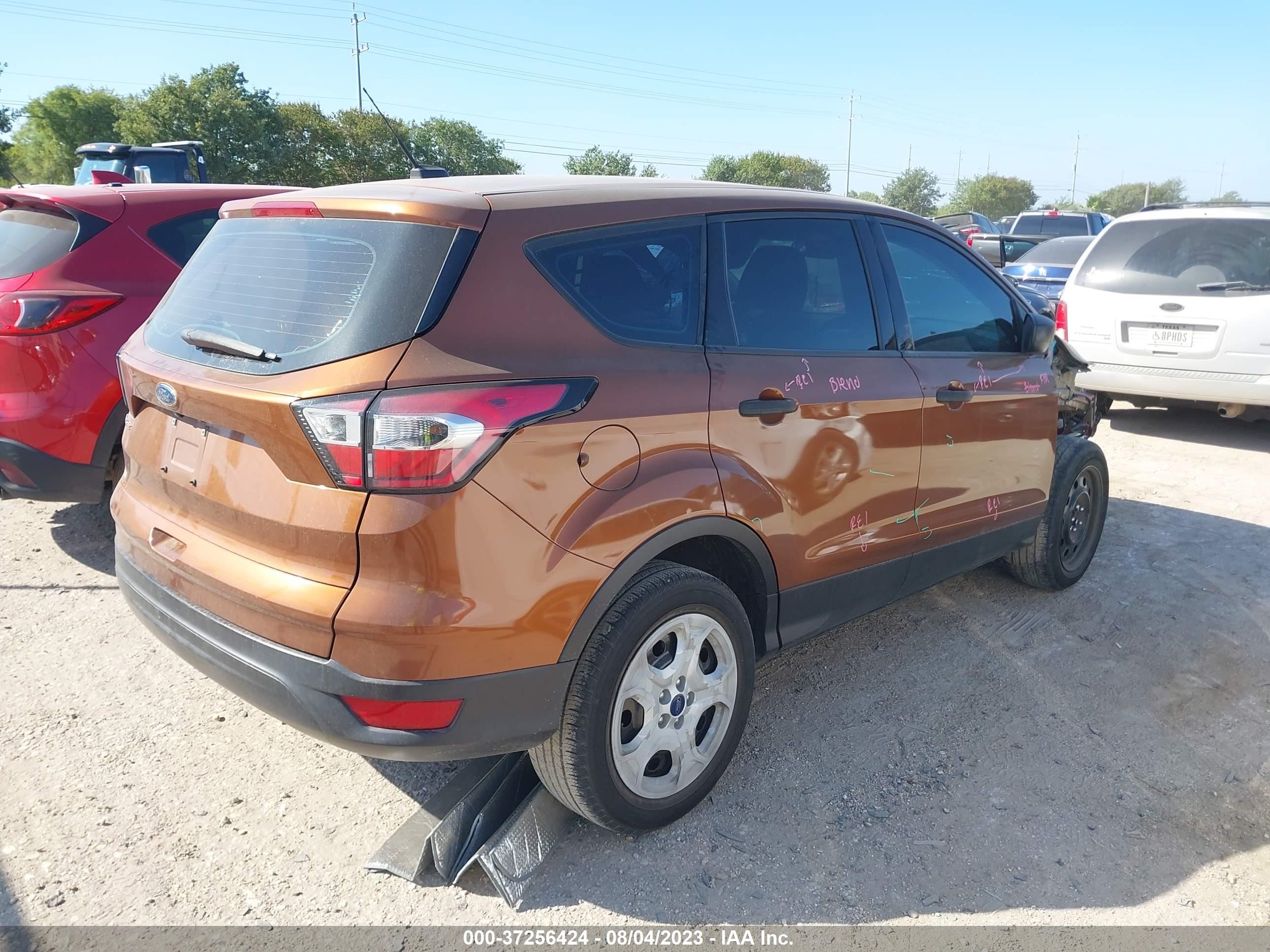 Photo 3 VIN: 1FMCU0F77HUC38353 - FORD ESCAPE 