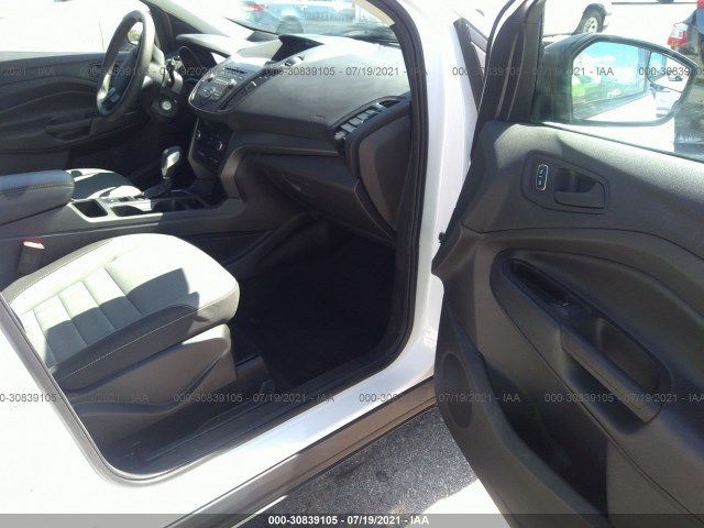 Photo 4 VIN: 1FMCU0F77HUD85949 - FORD ESCAPE 