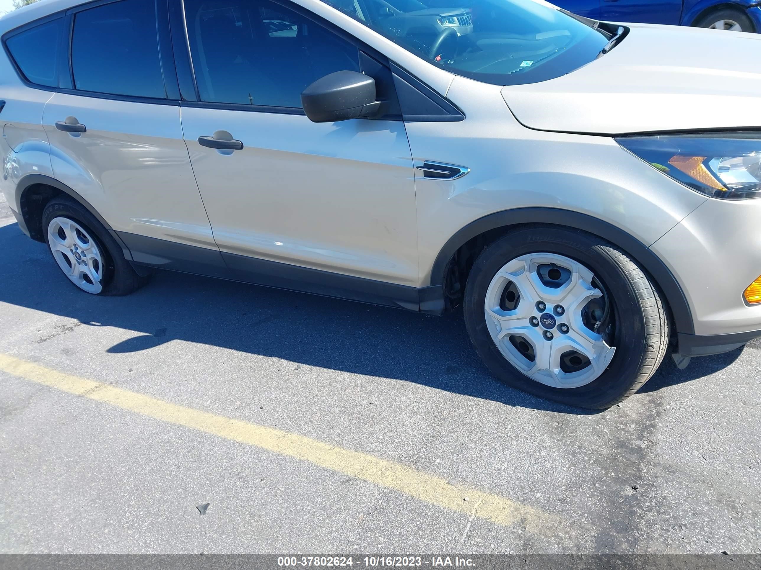 Photo 5 VIN: 1FMCU0F77JUB66981 - FORD ESCAPE 