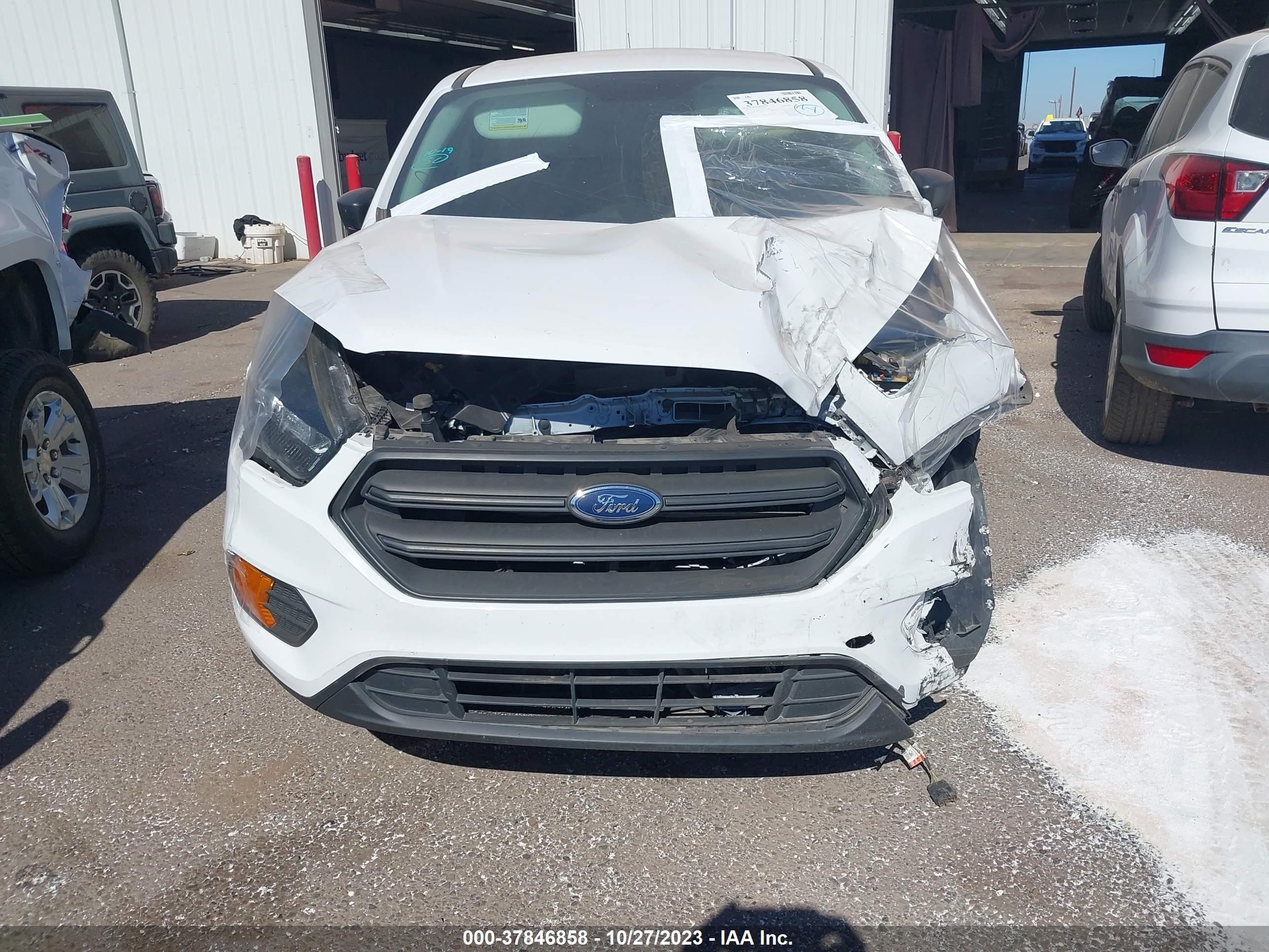 Photo 11 VIN: 1FMCU0F77KUB31486 - FORD ESCAPE 