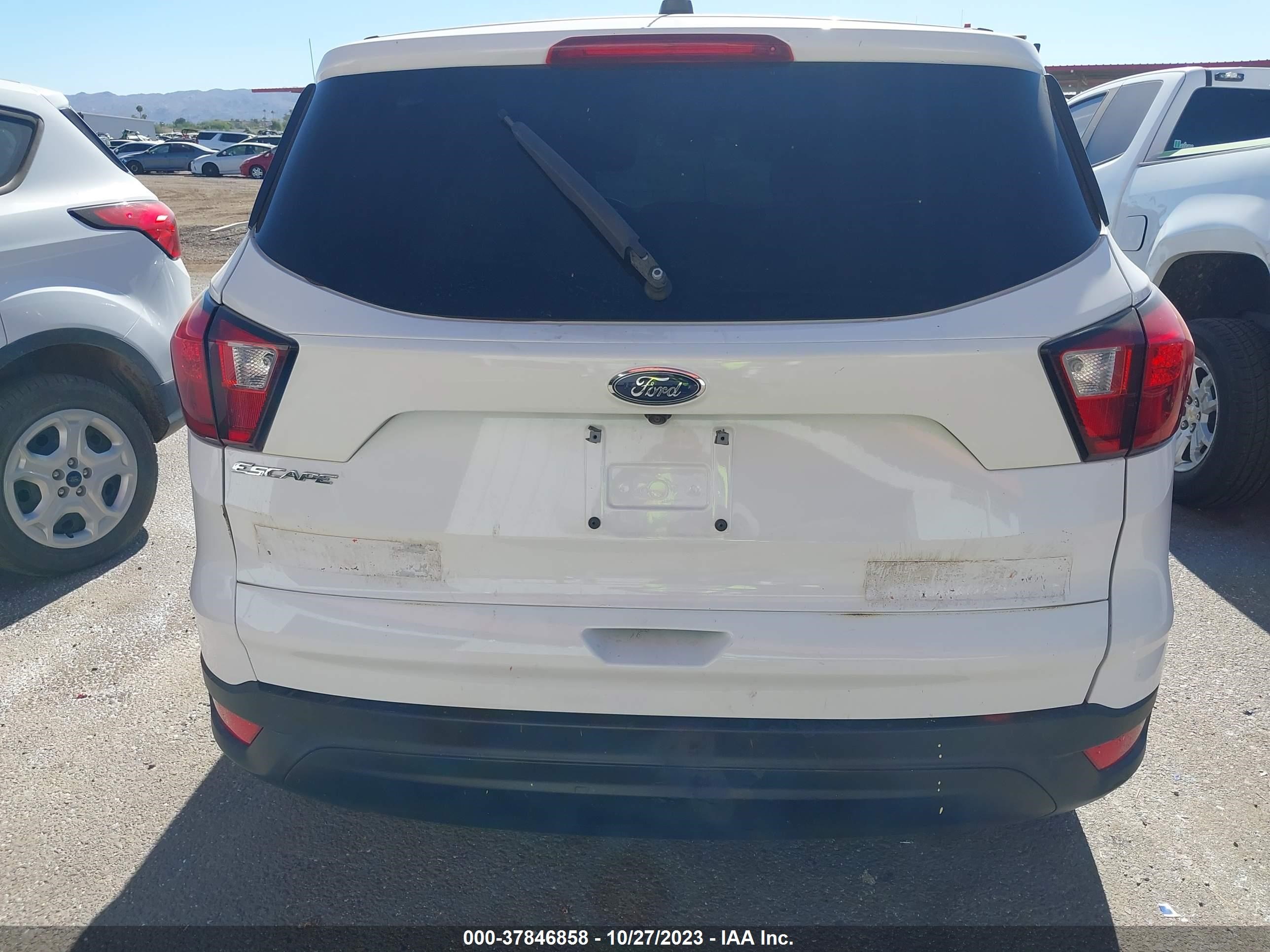 Photo 15 VIN: 1FMCU0F77KUB31486 - FORD ESCAPE 