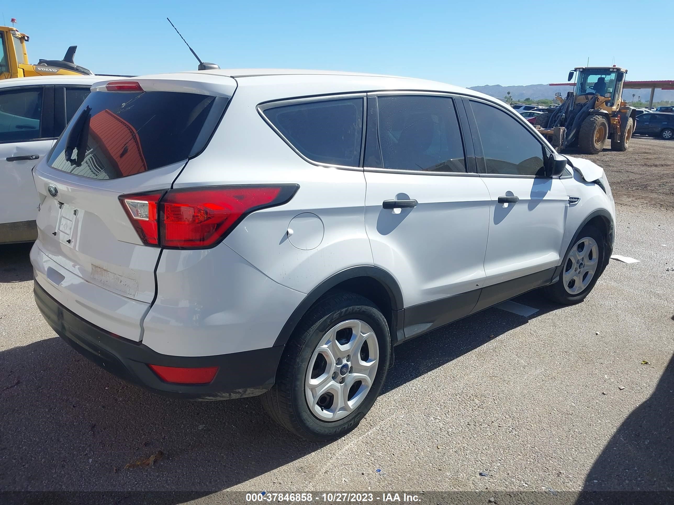 Photo 3 VIN: 1FMCU0F77KUB31486 - FORD ESCAPE 