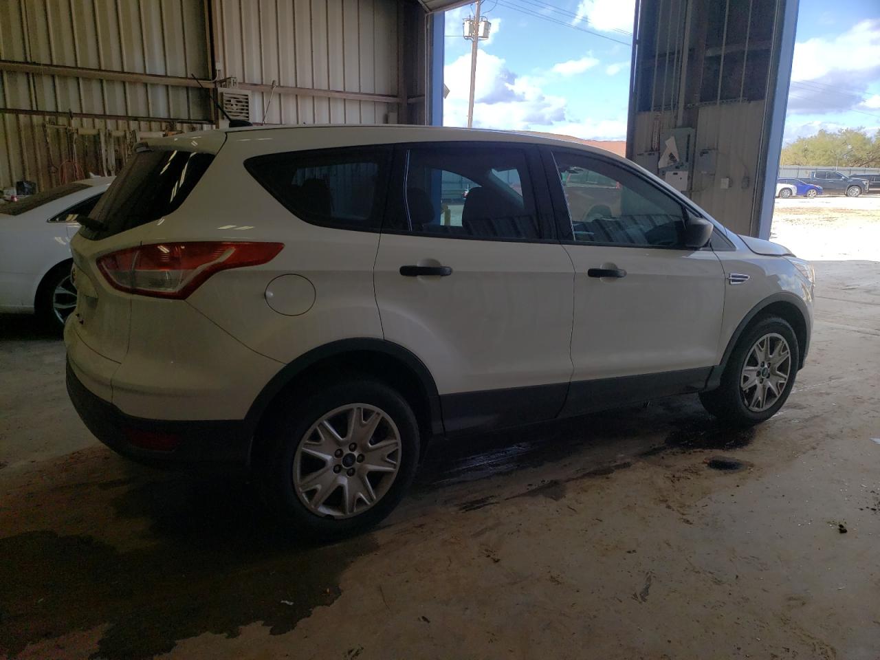 Photo 2 VIN: 1FMCU0F78DUC20244 - FORD ESCAPE 