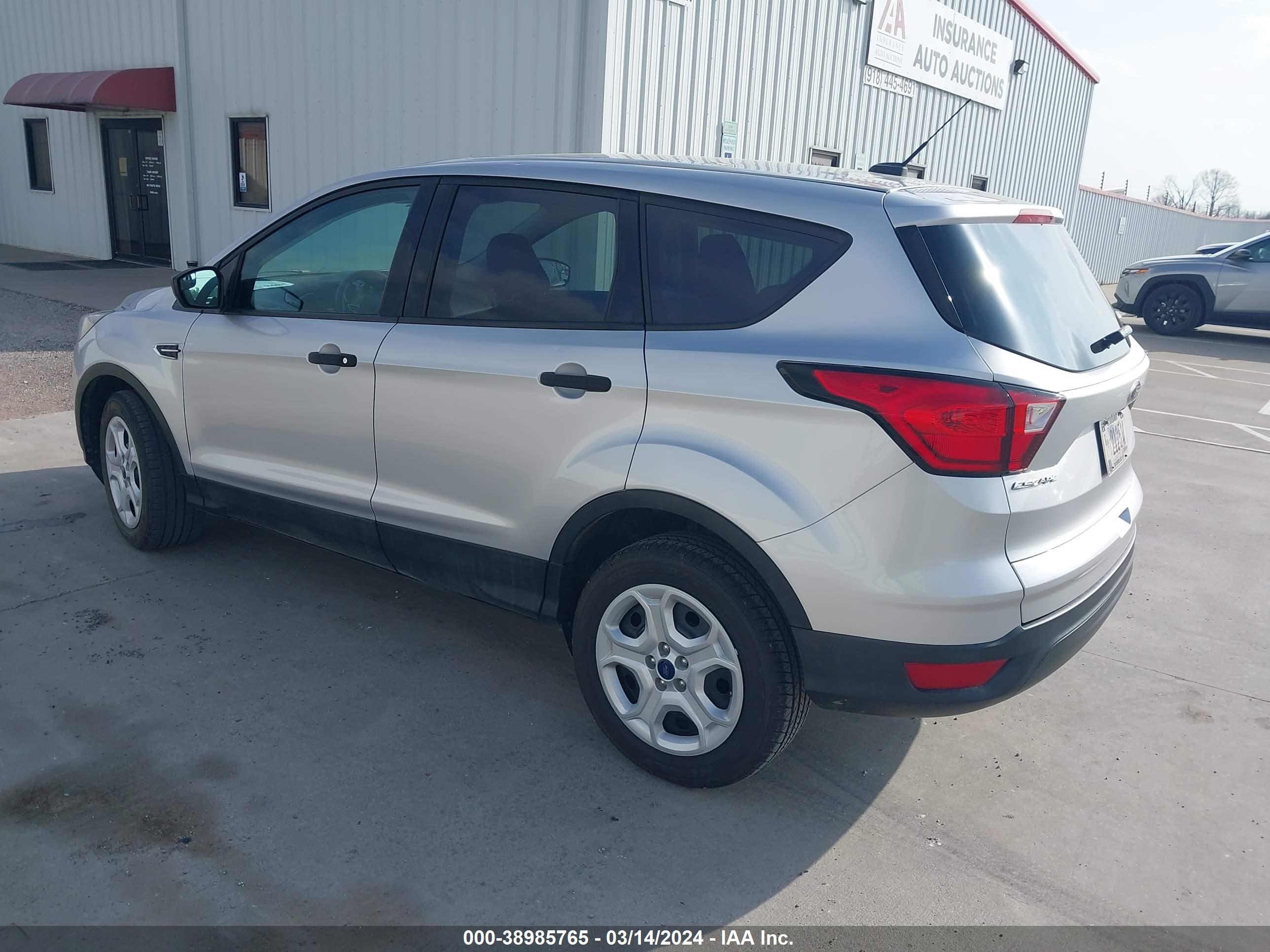 Photo 2 VIN: 1FMCU0F78KUB88991 - FORD ESCAPE 