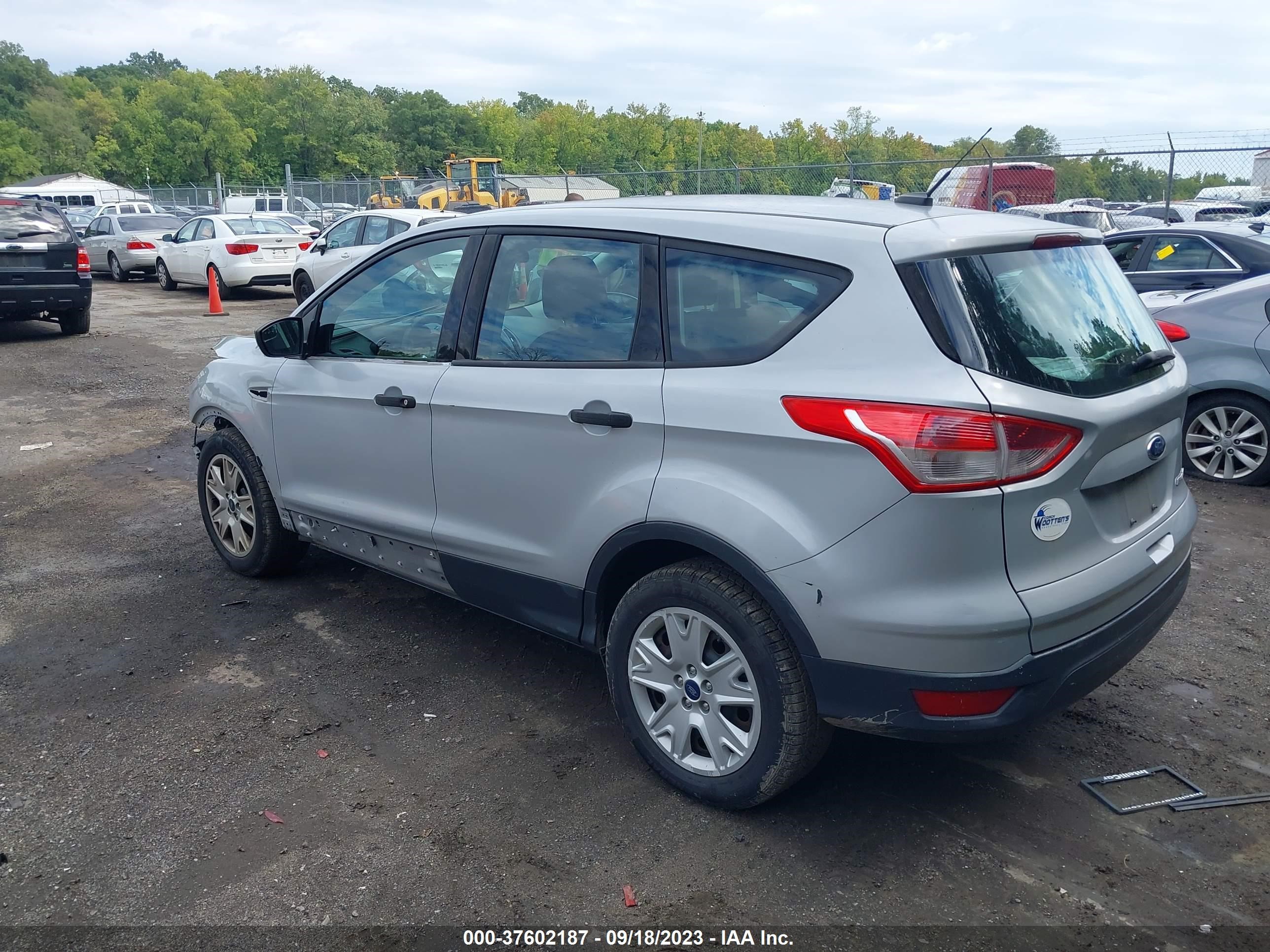 Photo 2 VIN: 1FMCU0F79FUB54273 - FORD ESCAPE 