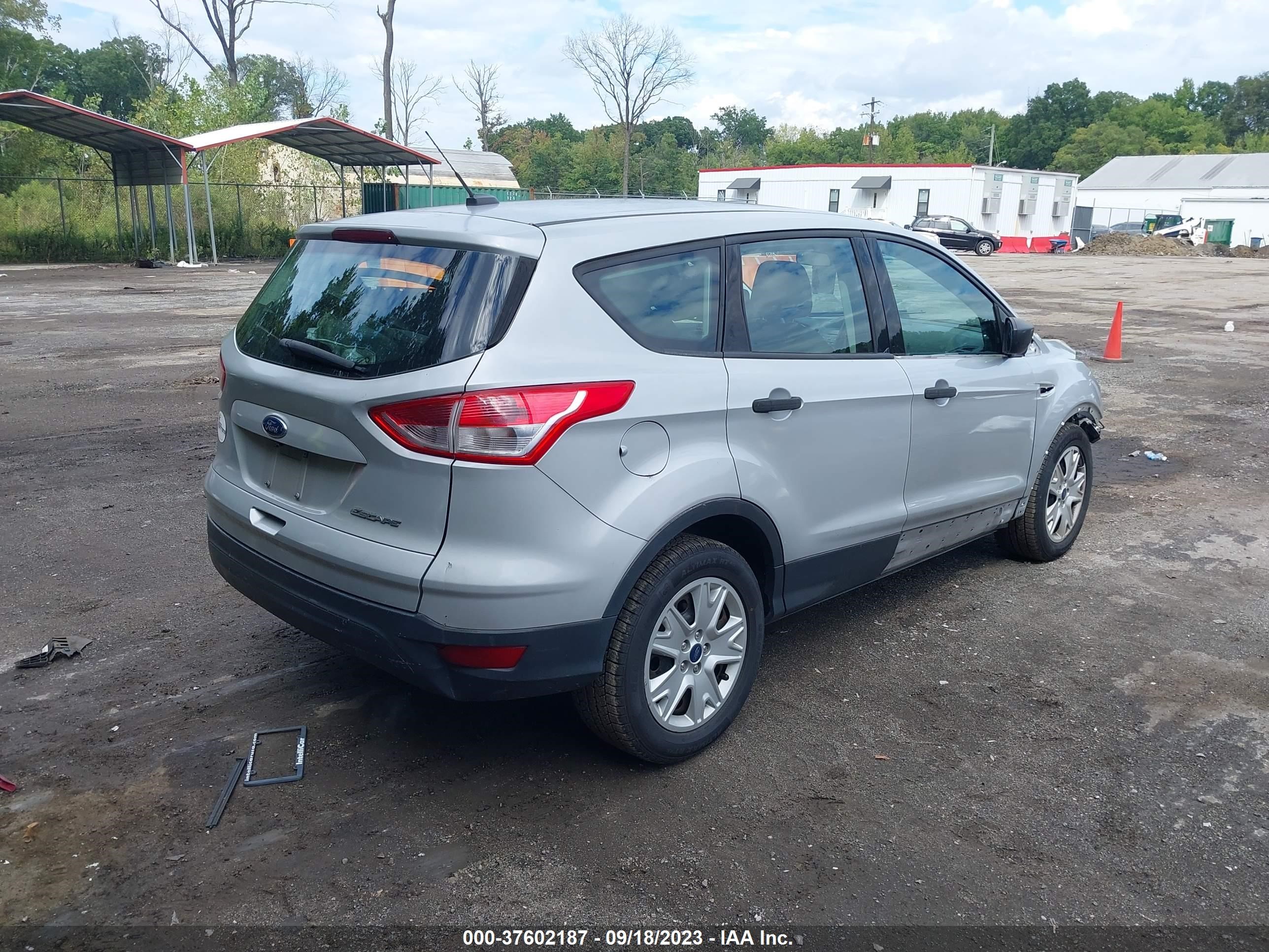 Photo 3 VIN: 1FMCU0F79FUB54273 - FORD ESCAPE 