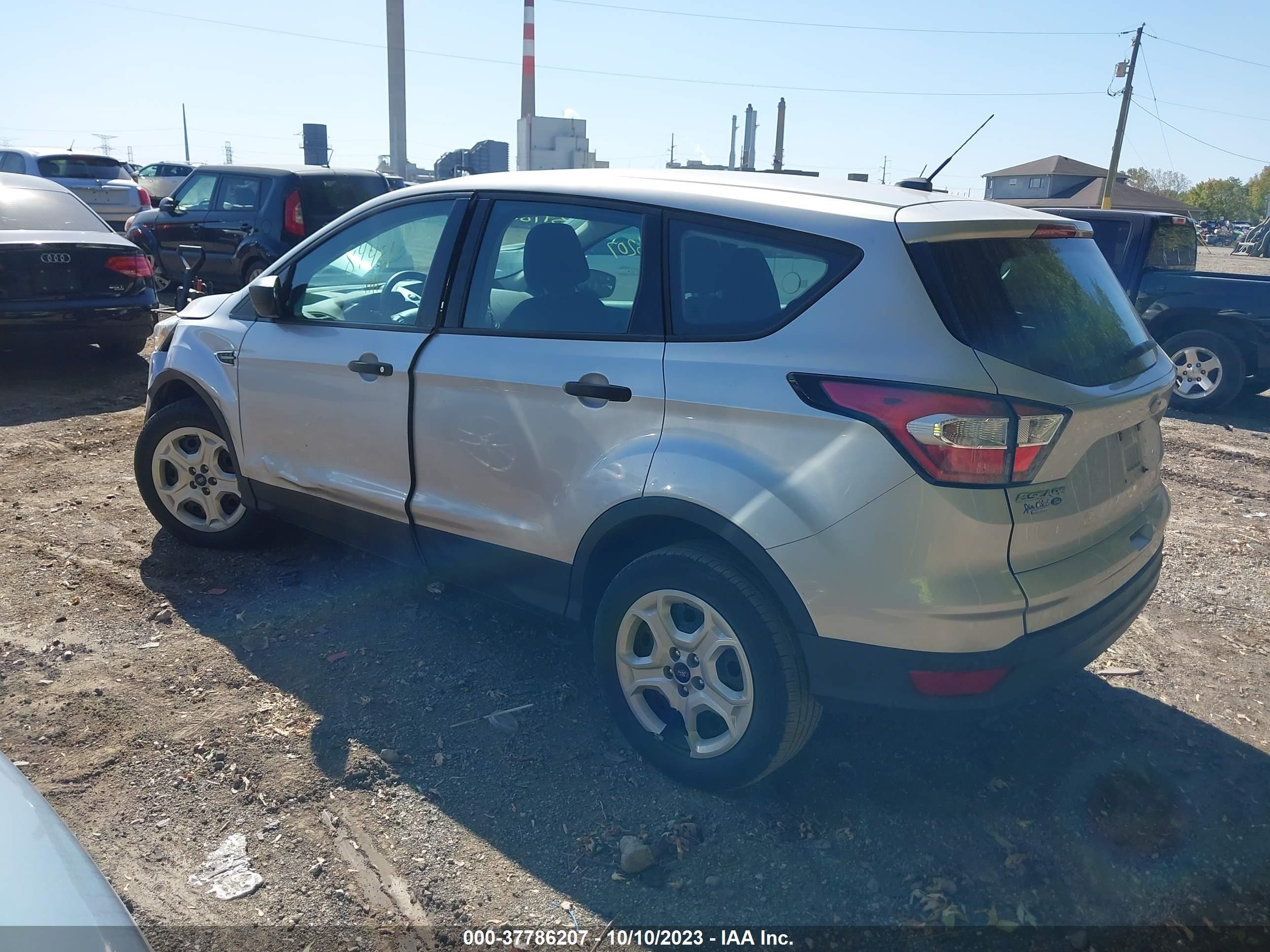 Photo 2 VIN: 1FMCU0F79HUF04794 - FORD ESCAPE 