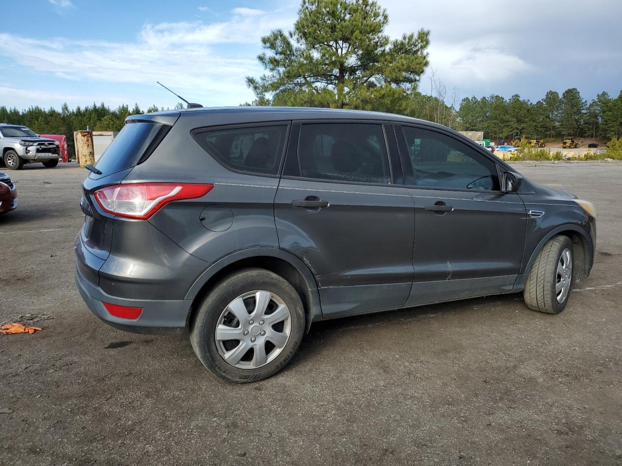 Photo 2 VIN: 1FMCU0F7XFUB16065 - FORD ESCAPE 