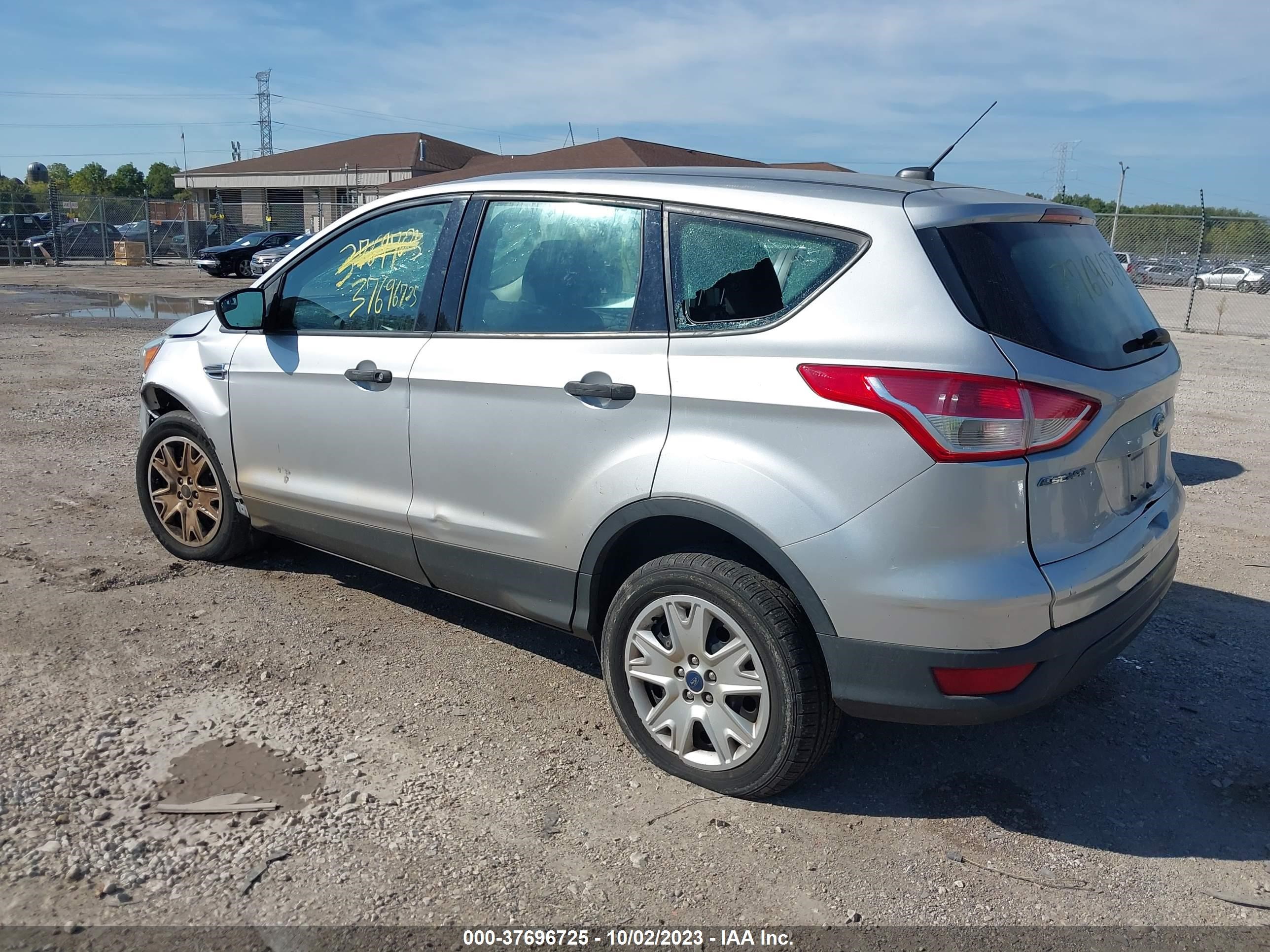 Photo 2 VIN: 1FMCU0F7XFUC52700 - FORD ESCAPE 