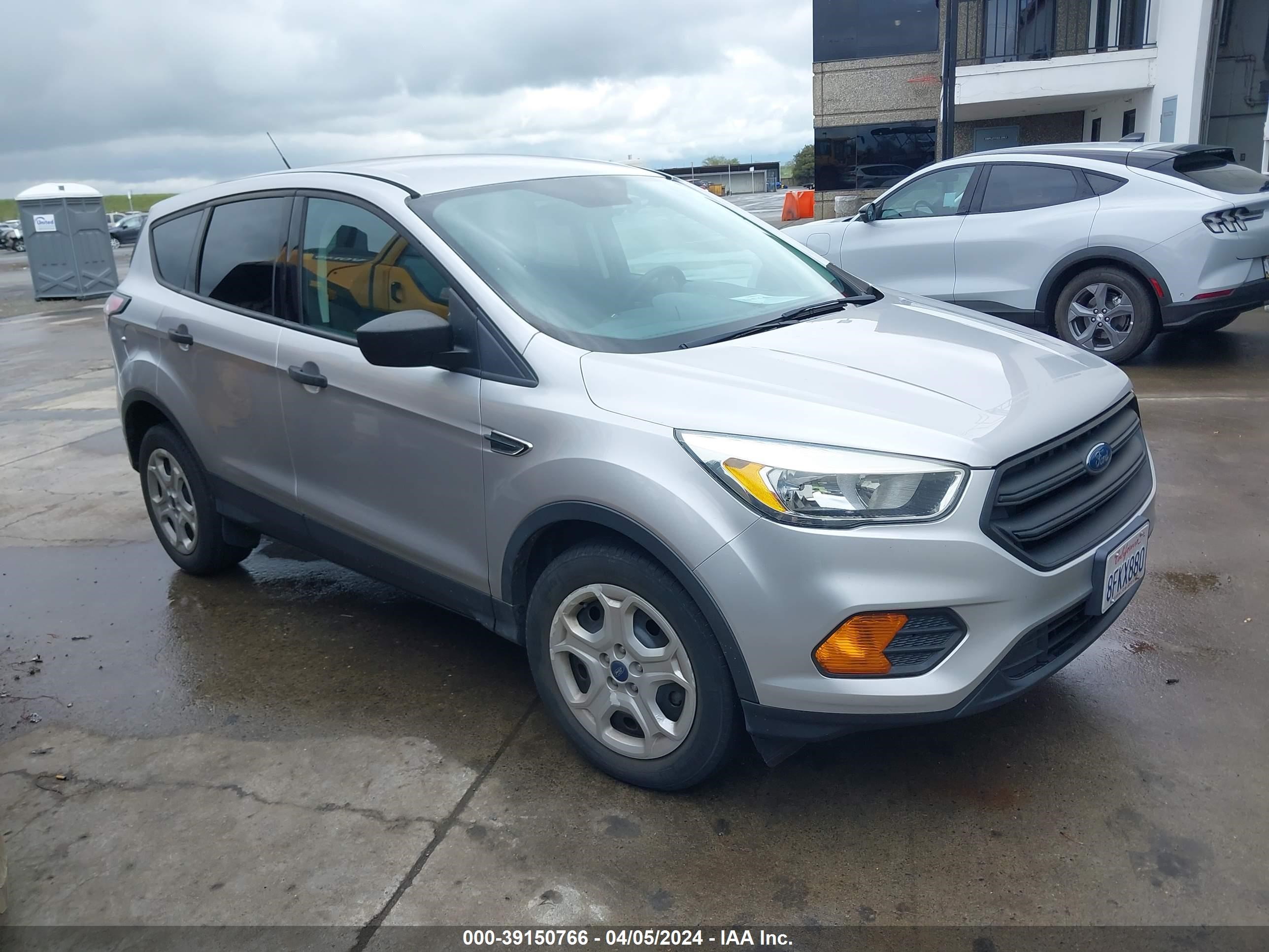 Photo 0 VIN: 1FMCU0F7XHUA41189 - FORD ESCAPE 