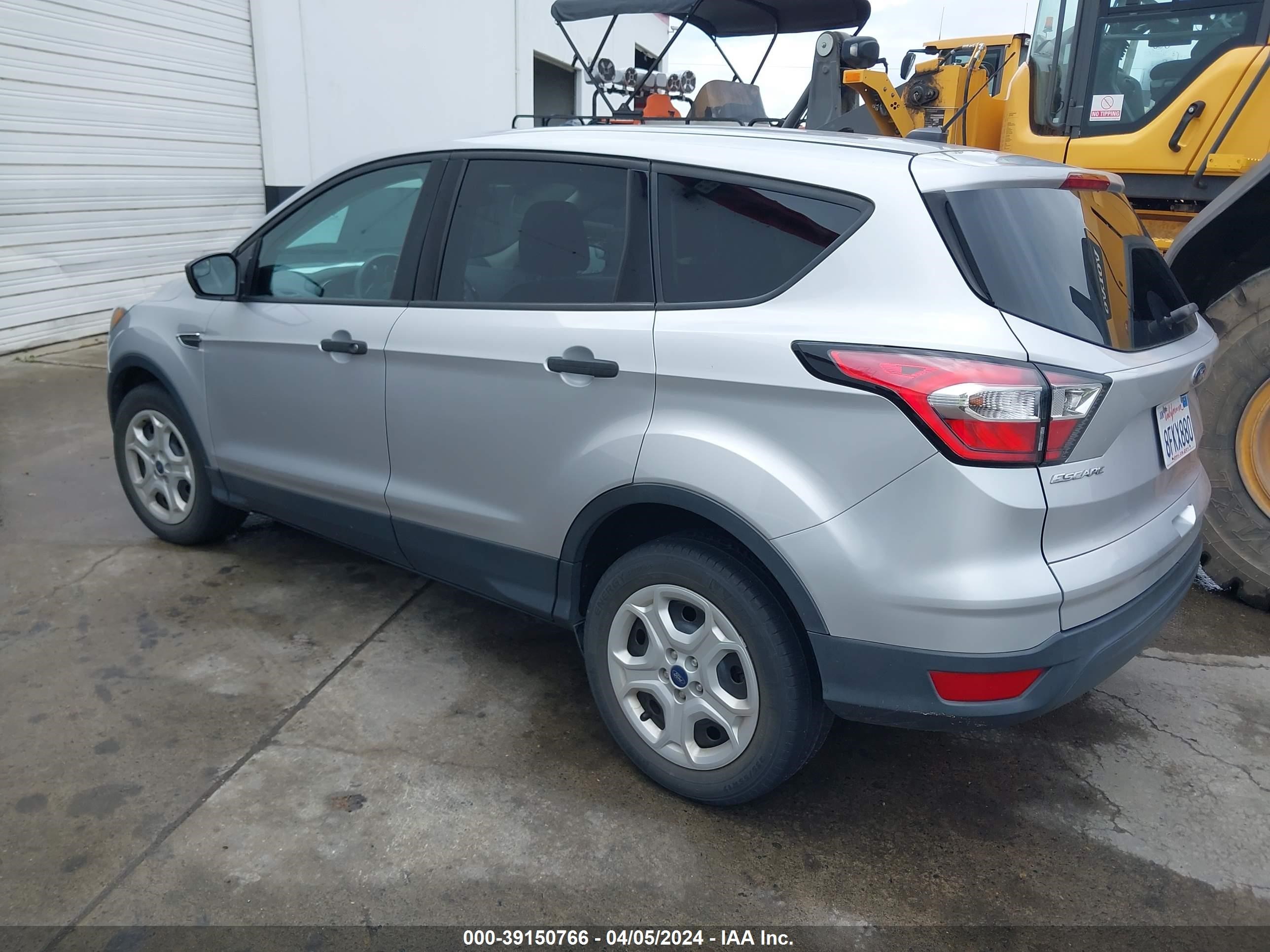 Photo 2 VIN: 1FMCU0F7XHUA41189 - FORD ESCAPE 