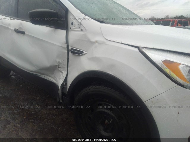 Photo 5 VIN: 1FMCU0F7XHUA69302 - FORD ESCAPE 