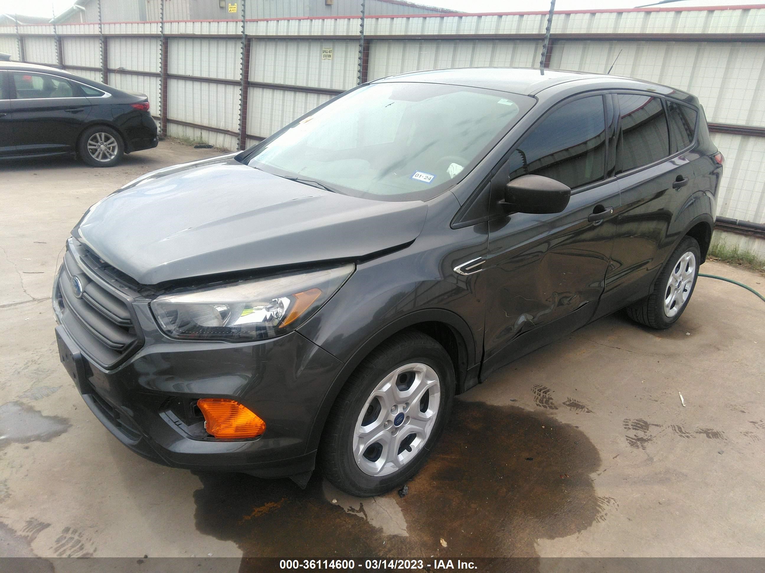 Photo 1 VIN: 1FMCU0F7XJUB42626 - FORD ESCAPE 