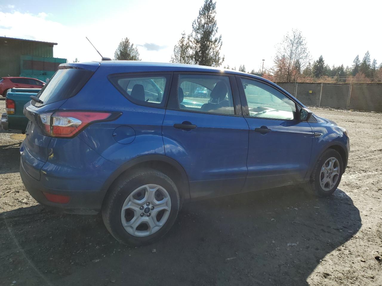 Photo 2 VIN: 1FMCU0F7XJUC40345 - FORD ESCAPE 