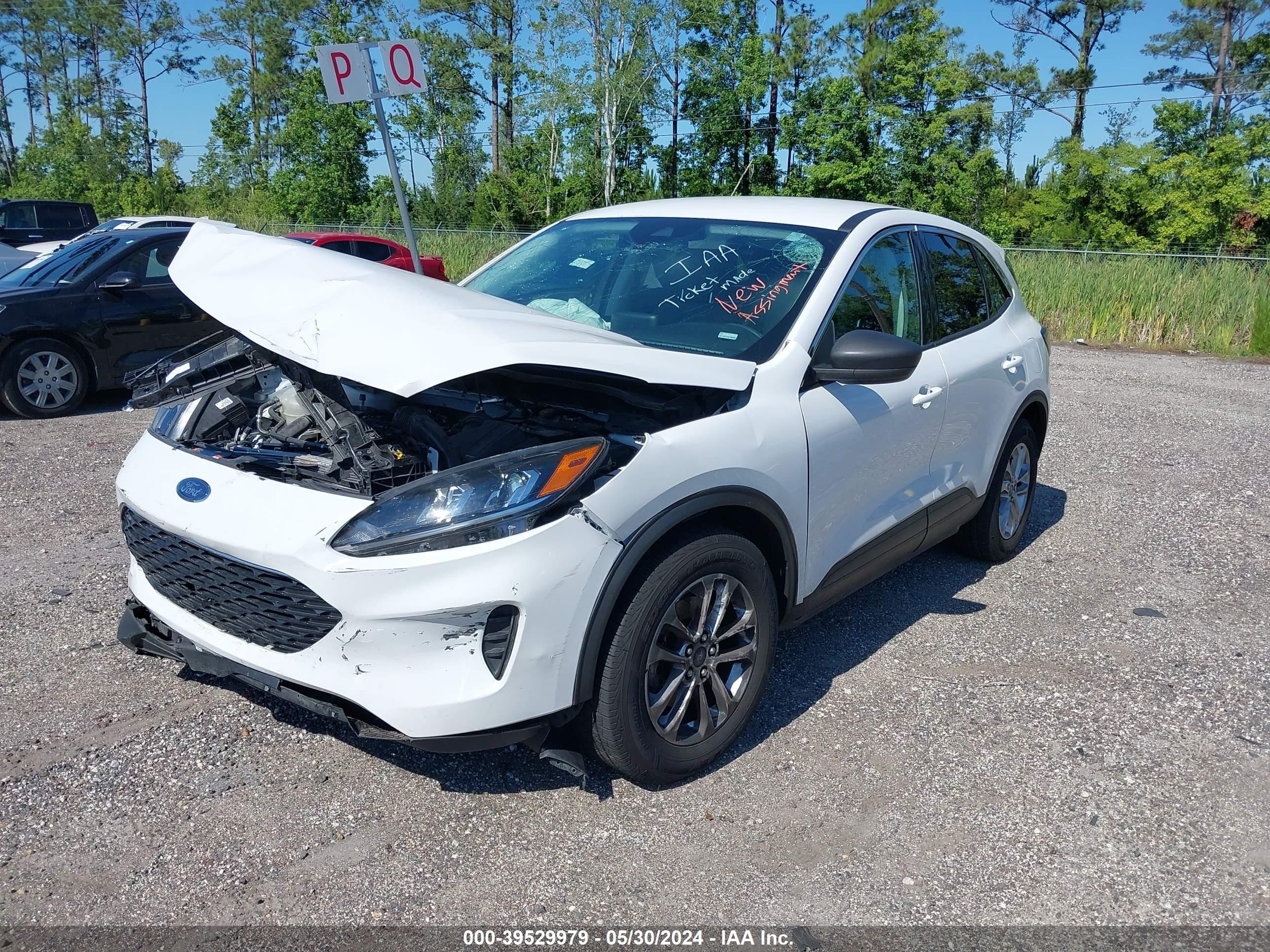 Photo 1 VIN: 1FMCU0G62NUA48994 - FORD ESCAPE 