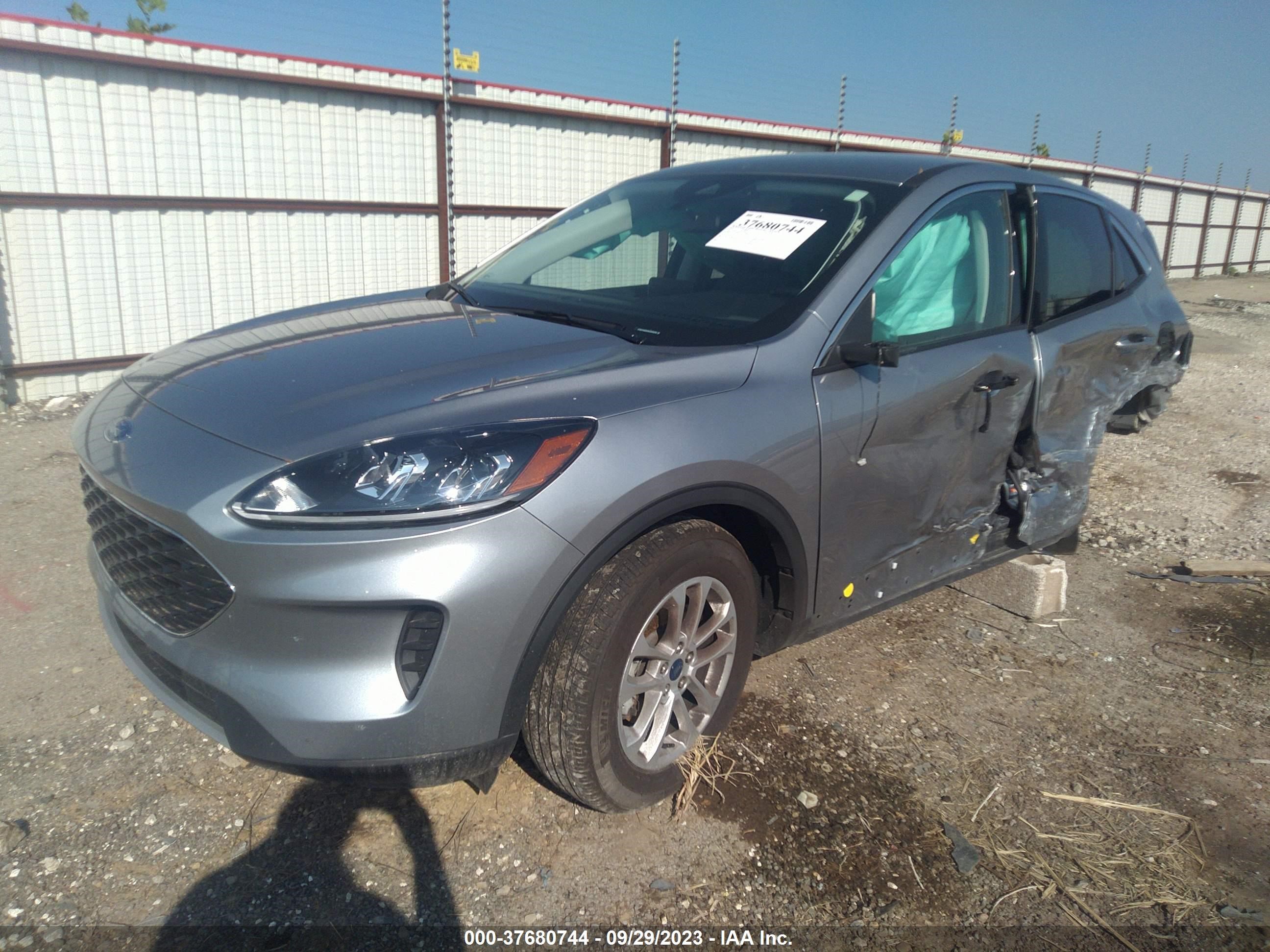 Photo 1 VIN: 1FMCU0G64NUB56694 - FORD ESCAPE 