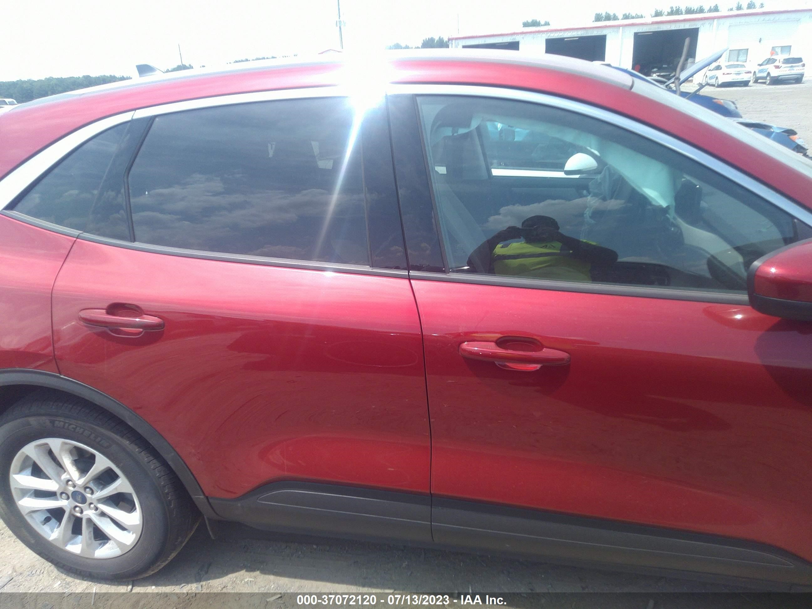 Photo 11 VIN: 1FMCU0G6XMUB09393 - FORD ESCAPE 