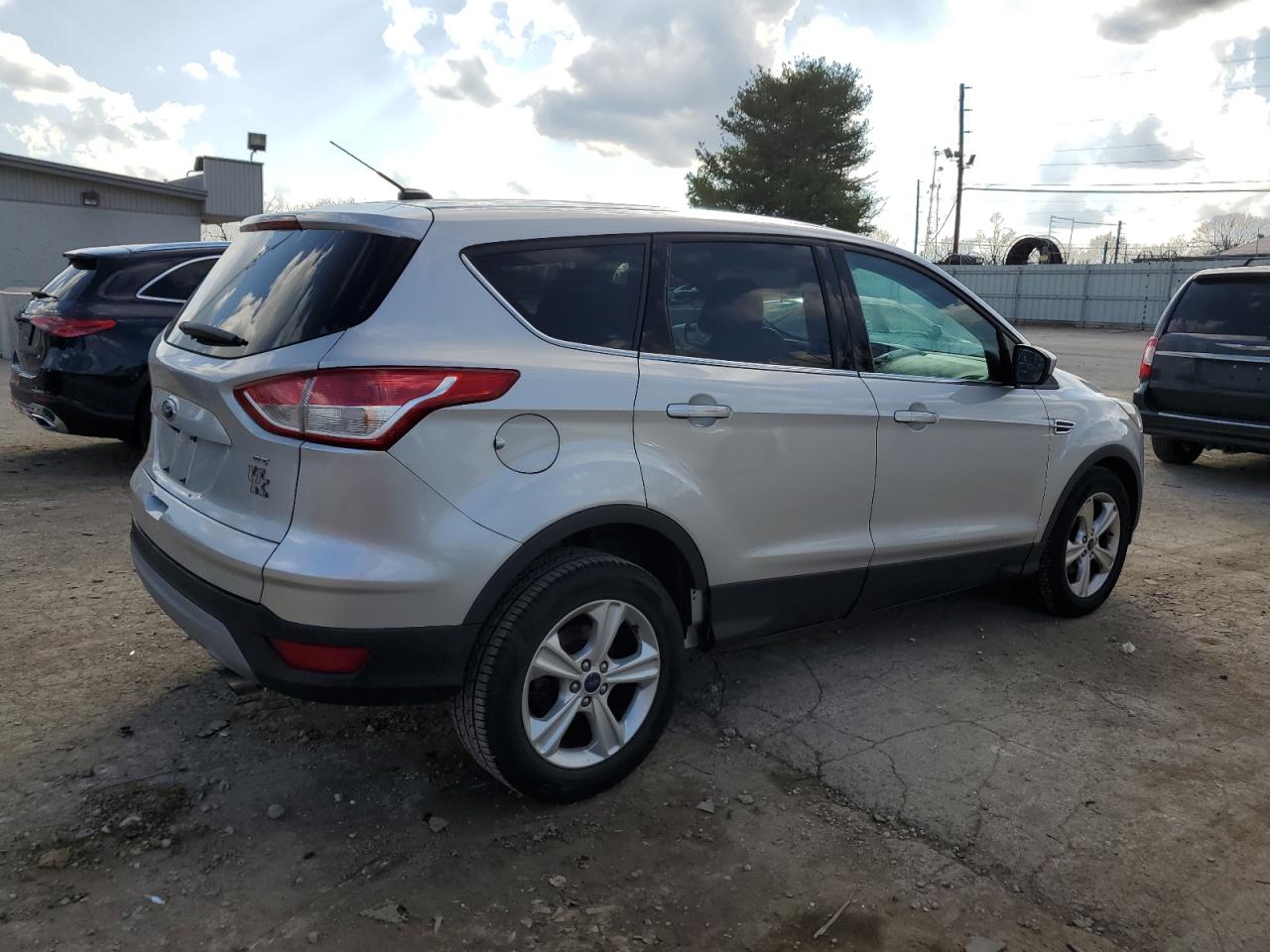 Photo 2 VIN: 1FMCU0G74FUA75706 - FORD ESCAPE 