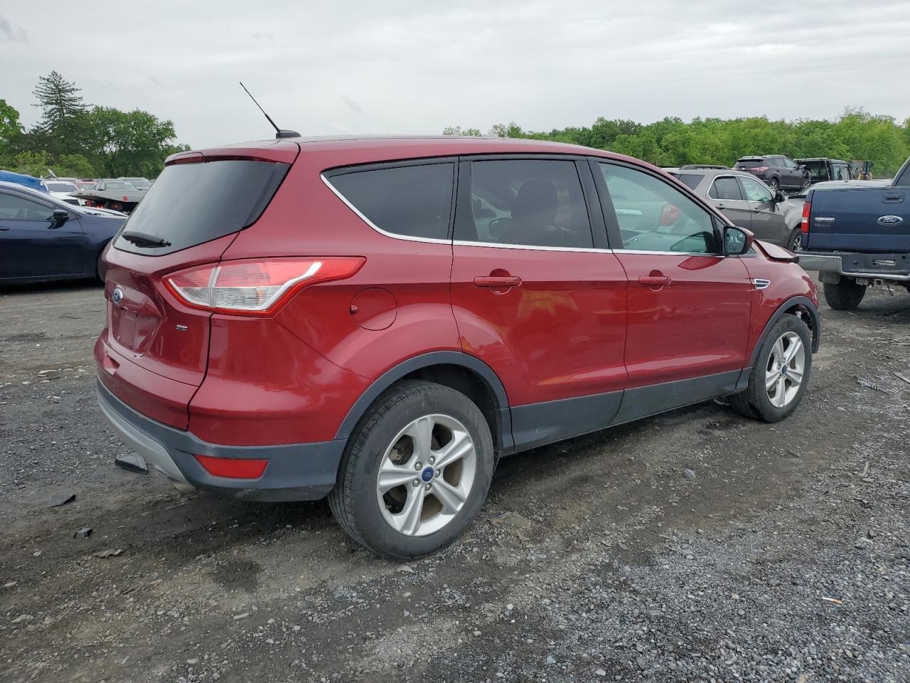 Photo 2 VIN: 1FMCU0G77FUB35767 - FORD ESCAPE 